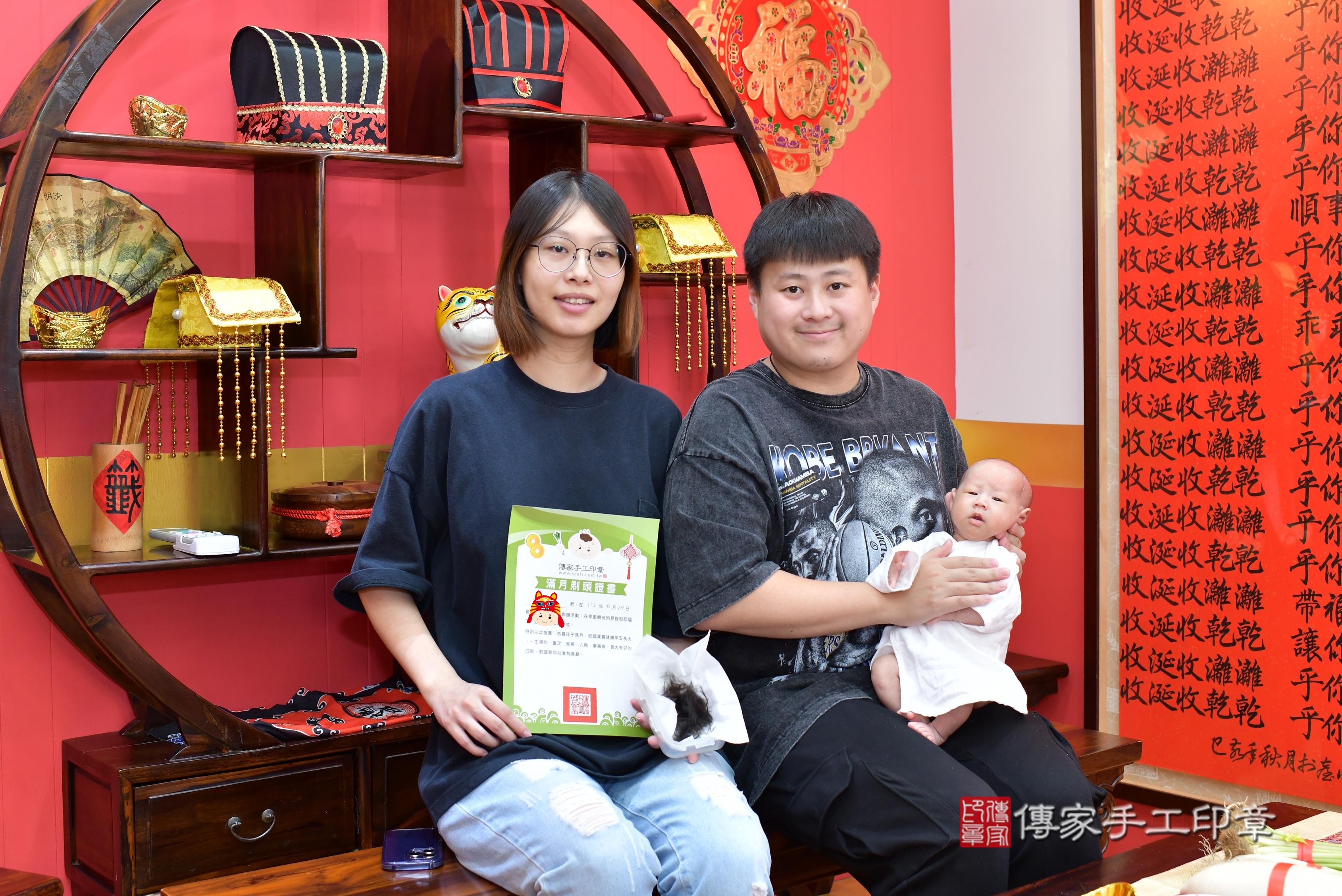 王寶寶(桃園市八德區來店嬰兒王寶寶滿月剃頭理髮、來店嬰兒剃胎毛儀式吉祥話)。來店剃頭剃胎毛主持、專業拍照、DVD光碟、證書。★購買「臍帶章、肚臍章、胎毛筆刷印章」贈送：剃頭、收涎、抓周，三選一。2023.10.24