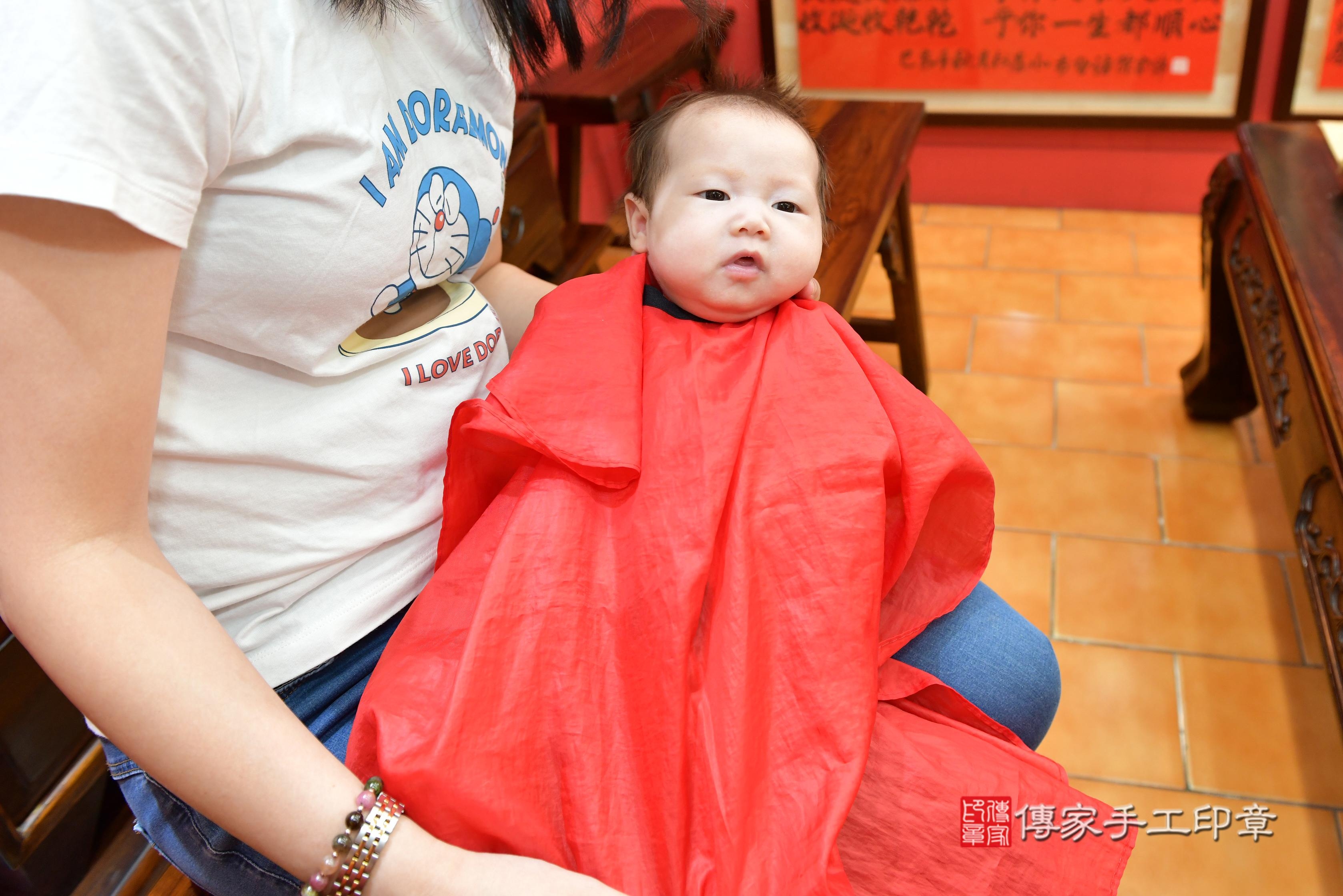 呂寶寶(桃園市八德區來店嬰兒呂寶寶滿月剃頭理髮、來店嬰兒剃胎毛儀式吉祥話)。來店剃頭剃胎毛主持、專業拍照、DVD光碟、證書。★購買「臍帶章、肚臍章、胎毛筆刷印章」贈送：剃頭、收涎、抓周，三選一。2023.11.04