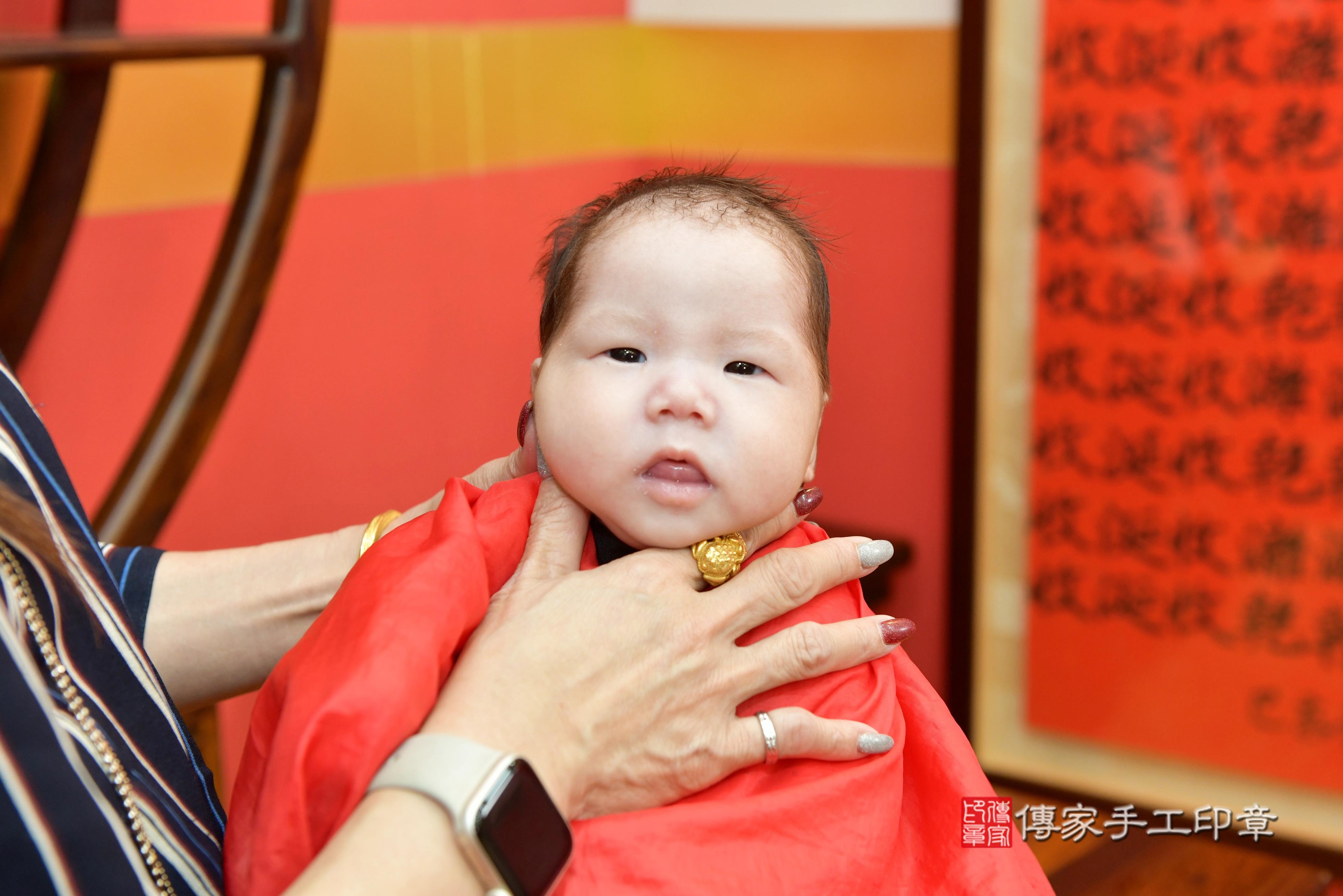 周寶寶(桃園市八德區來店嬰兒周寶寶滿月剃頭理髮、來店嬰兒剃胎毛儀式吉祥話)。來店剃頭剃胎毛主持、專業拍照、DVD光碟、證書。★購買「臍帶章、肚臍章、胎毛筆刷印章」贈送：剃頭、收涎、抓周，三選一。2023.11.11