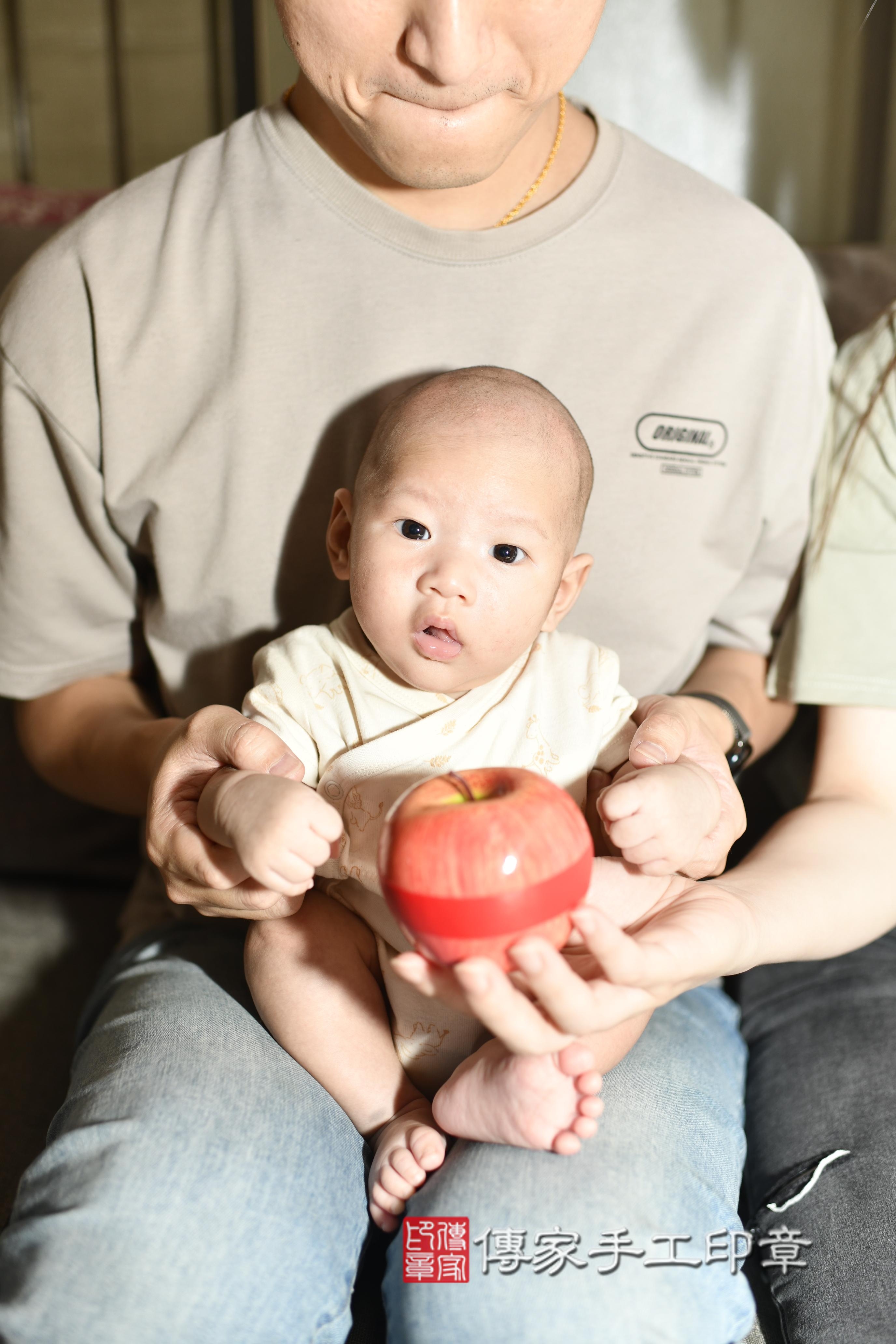 王寶寶(苗栗縣苗栗市到府嬰兒王寶寶滿月剃頭理髮、到府嬰兒剃胎毛儀式吉祥話)。到府剃頭剃胎毛主持、專業拍照、證書。★購買「臍帶章、肚臍章、胎毛筆刷印章」贈送：剃頭、收涎、抓周，三選一。2023.11.12