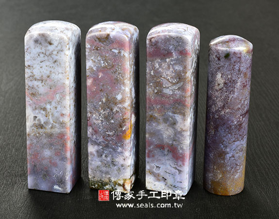 顧客滿意推薦：傳家嬰兒實木大三寶、全手工噴砂紫水草玉和半手工噴砂綠水草玉和半手工噴砂原色瑪瑙和半手工噴砂粉紅彩虹玉和全手工噴砂黃虎眼石臍髮印章、胎毛筆。新竹市香山區-邱小姐。112.11.04