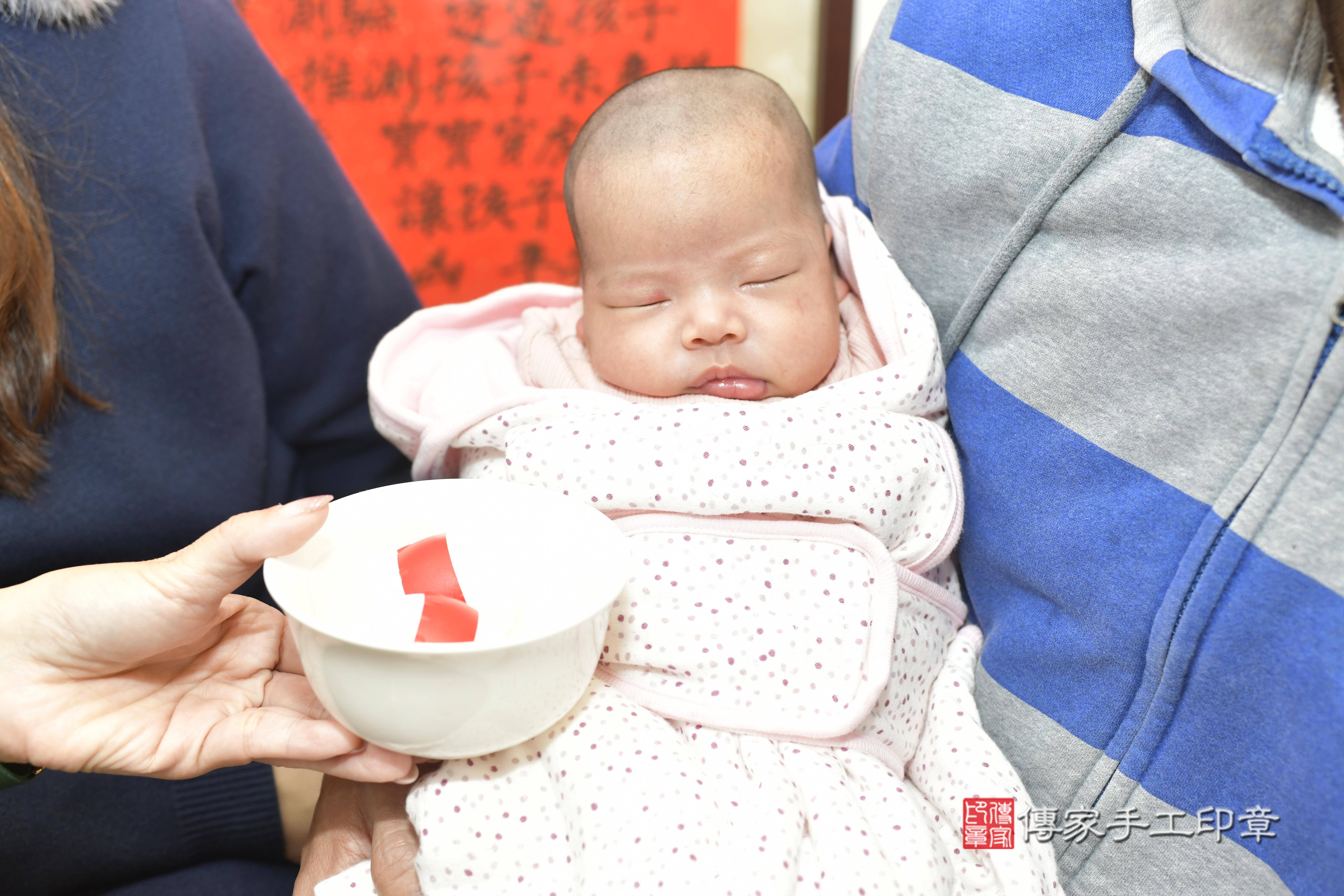 葉寶寶(新竹市香山區來店嬰兒葉寶寶滿月剃頭理髮、來店嬰兒剃胎毛儀式吉祥話)。來店剃頭剃胎毛主持、專業拍照、證書。★購買「臍帶章、肚臍章、胎毛筆刷印章」贈送：剃頭、收涎、抓周，三選一。2023.12.17