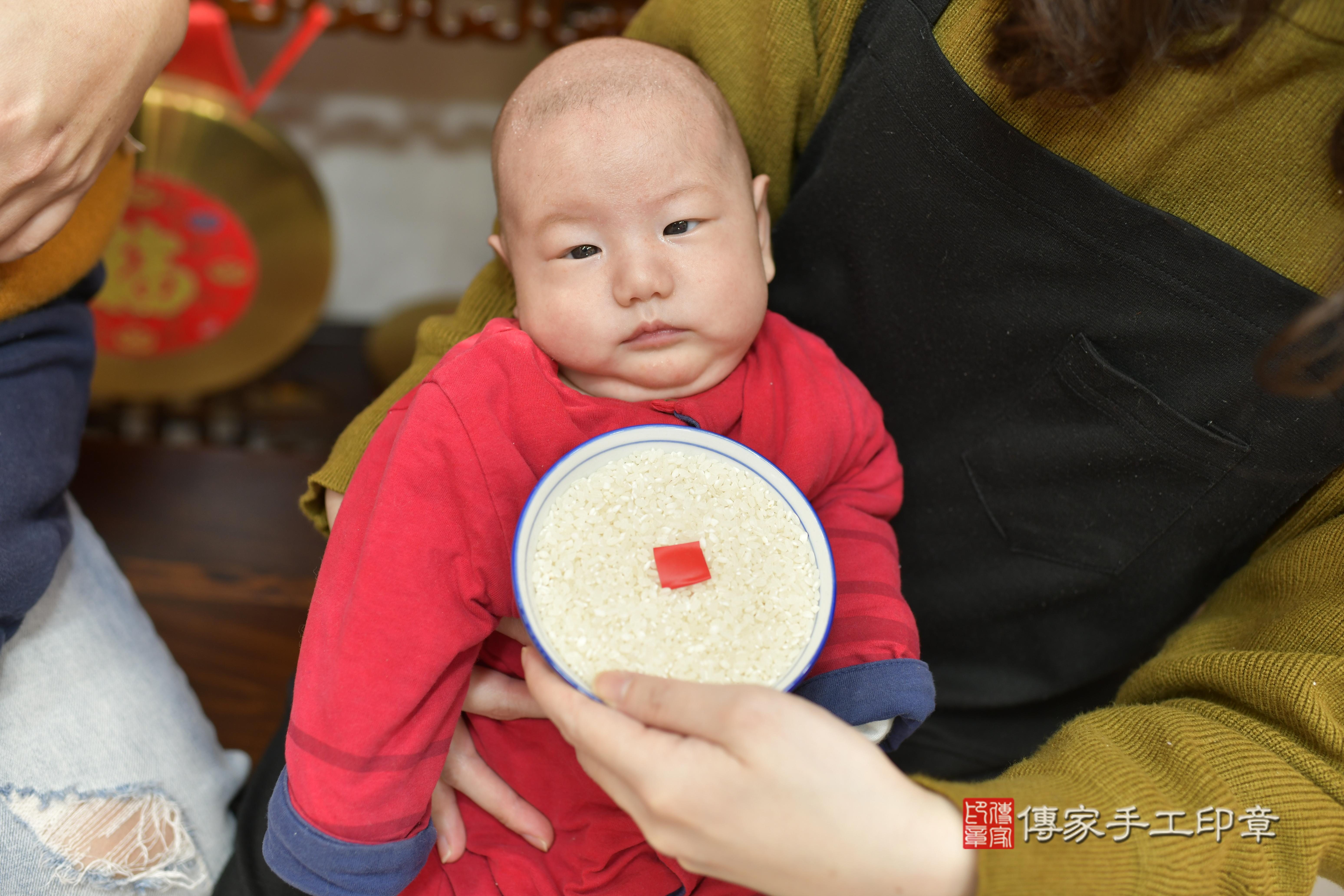 葉寶寶(新竹市香山區來店嬰兒葉寶寶滿月剃頭理髮、來店嬰兒剃胎毛儀式吉祥話)。來店剃頭剃胎毛主持、專業拍照、證書。★購買「臍帶章、肚臍章、胎毛筆刷印章」贈送：剃頭、收涎、抓周，三選一。2023.12.25