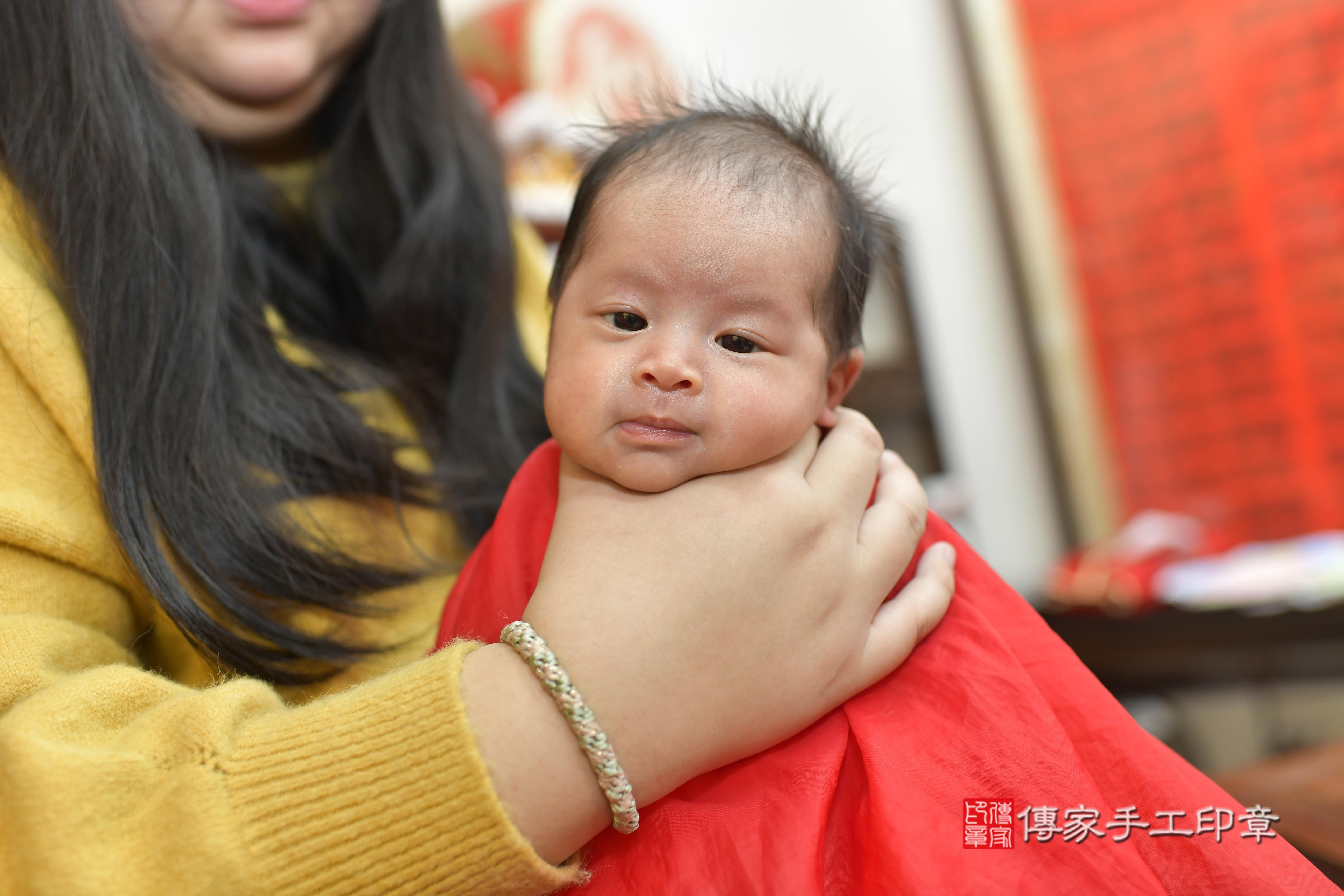 張寶寶(新竹市香山區來店嬰兒張寶寶滿月剃頭理髮、來店嬰兒剃胎毛儀式吉祥話)。來店剃頭剃胎毛主持、專業拍照、證書。★購買「臍帶章、肚臍章、胎毛筆刷印章」贈送：剃頭、收涎、抓周，三選一。2023.12.29