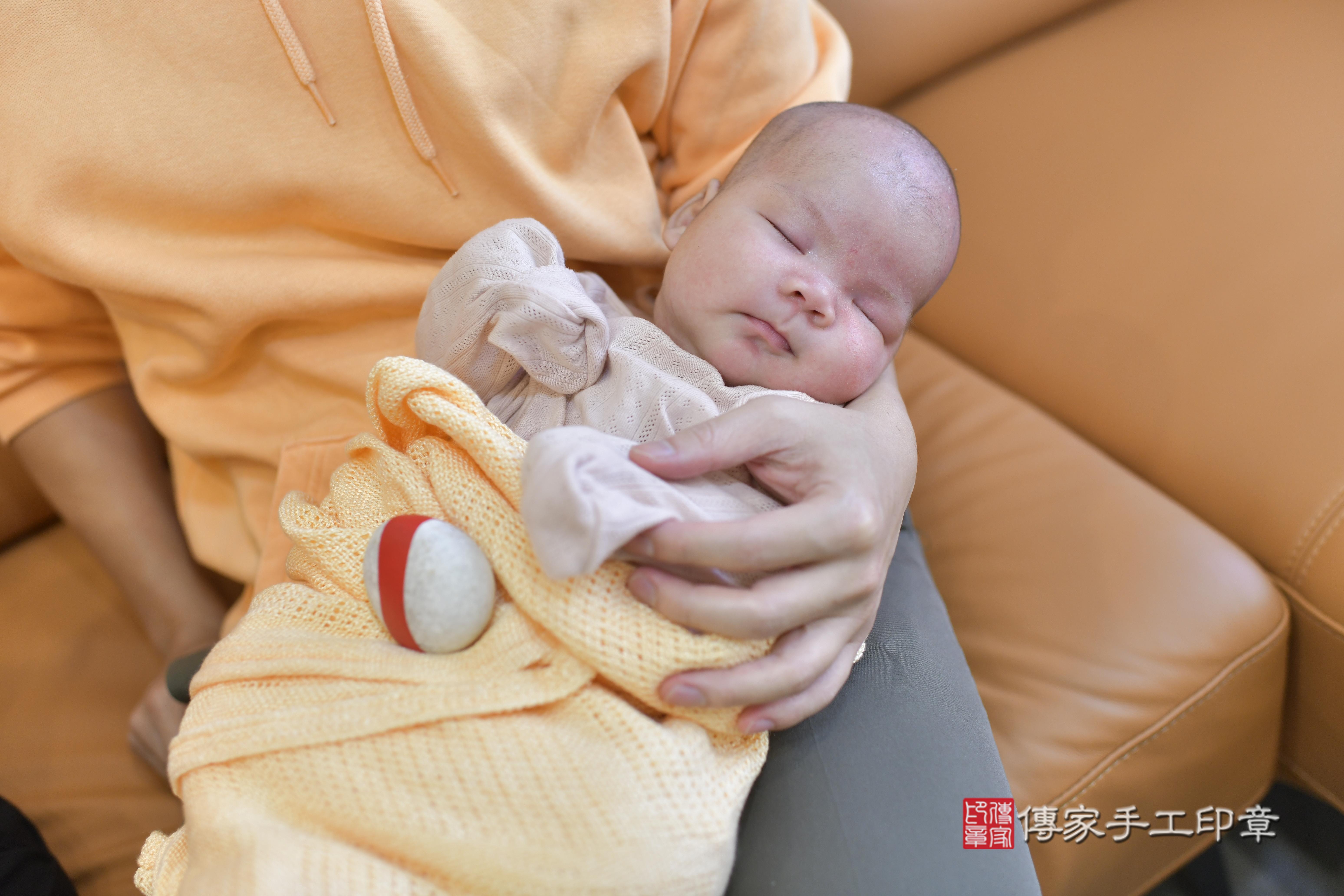 陳寶寶(新竹市香山區到府嬰兒陳寶寶滿月剃頭理髮、到府嬰兒剃胎毛儀式吉祥話)。到府剃頭剃胎毛主持、專業拍照、證書。★購買「臍帶章、肚臍章、胎毛筆刷印章」贈送：剃頭、收涎、抓周，三選一。2023.12.31