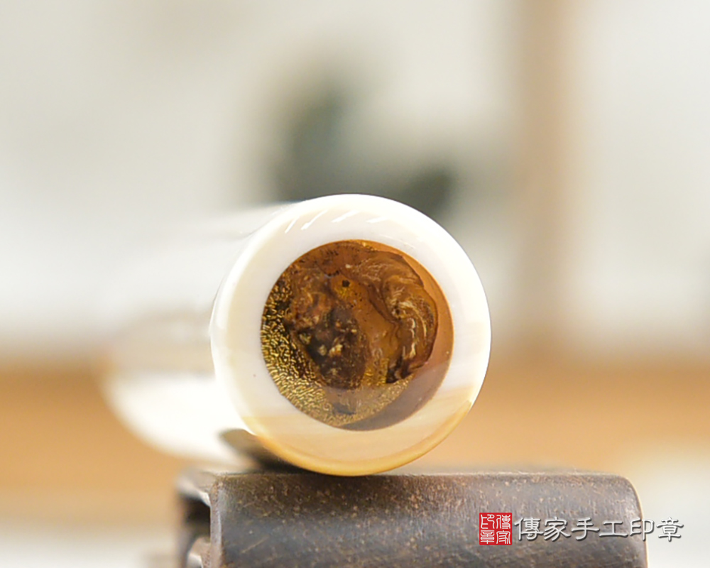 豐富色澤~~彩虹瑪瑙發財印章、彩紅瑪瑙印章、彩紅瑪瑙公司印章、彩紅瑪瑙公司大小印章、彩紅瑪瑙公司章、彩紅瑪瑙結婚印章、彩紅瑪瑙結婚對章(傳家印章桃園店113.1.8)