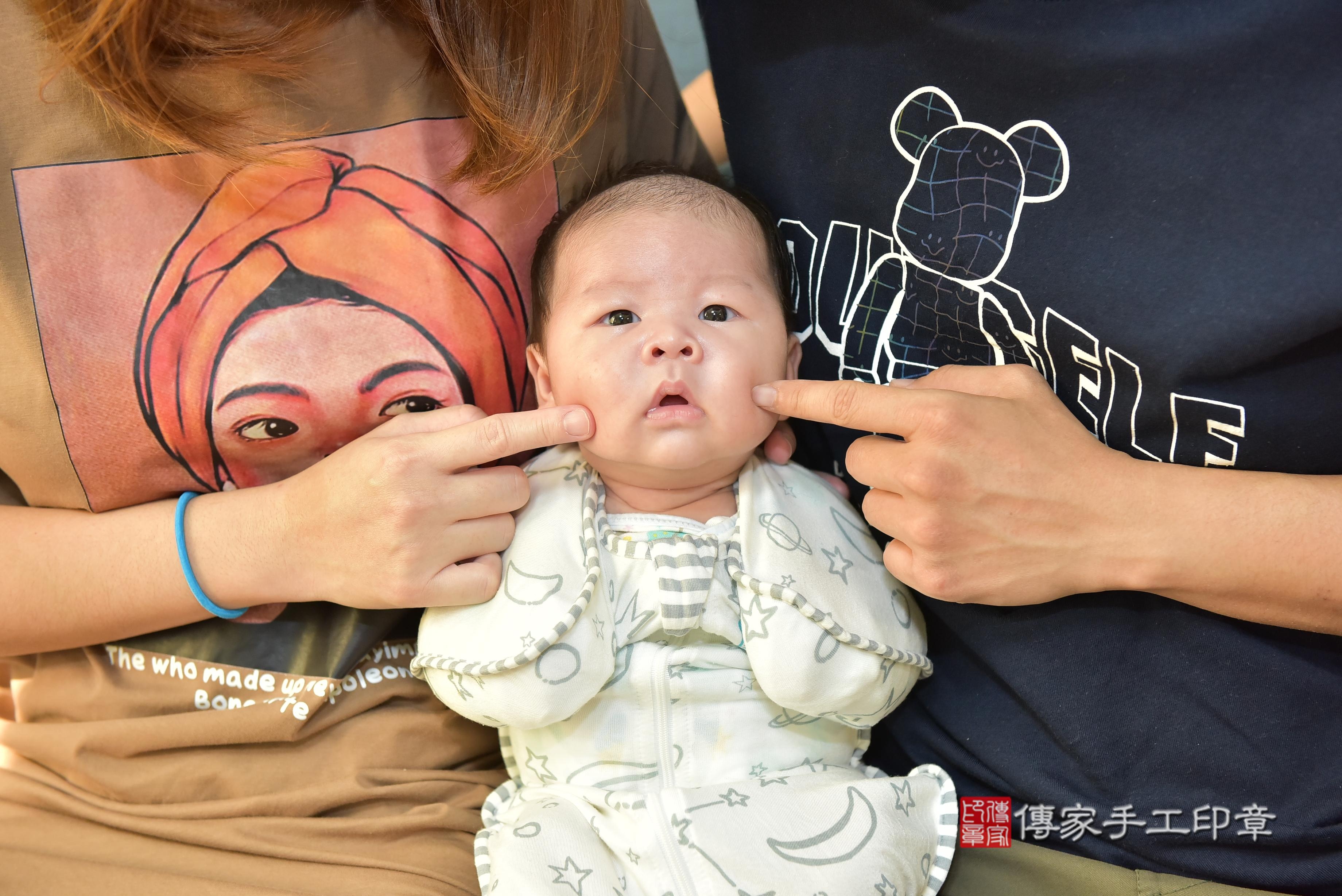 趙寶寶(高雄市鳳山區到府嬰兒趙寶寶滿月剃頭理髮、到府嬰兒剃胎毛儀式吉祥話)。到府剃頭剃胎毛主持、專業拍照、證書。★購買「臍帶章、肚臍章、胎毛筆刷印章」贈送：剃頭、收涎、抓周，三選一。2024.01.13