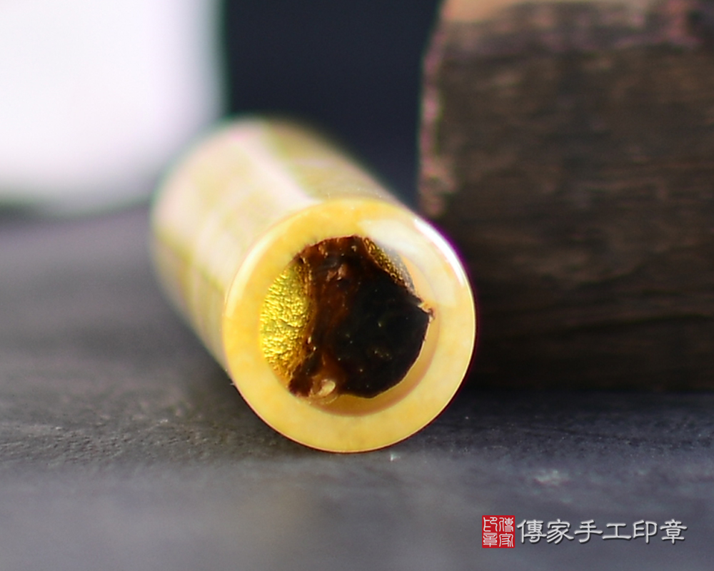 同玉璽材質!半手工噴砂新疆黃玉臍帶印章、新疆黃玉、新疆黃玉開運印章、新疆黃玉銀行印鑑、新疆黃玉印鑑、新疆黃玉、新疆黃玉臍帶印章、新疆黃玉臍帶章(傳家印章台南店113.1.17)