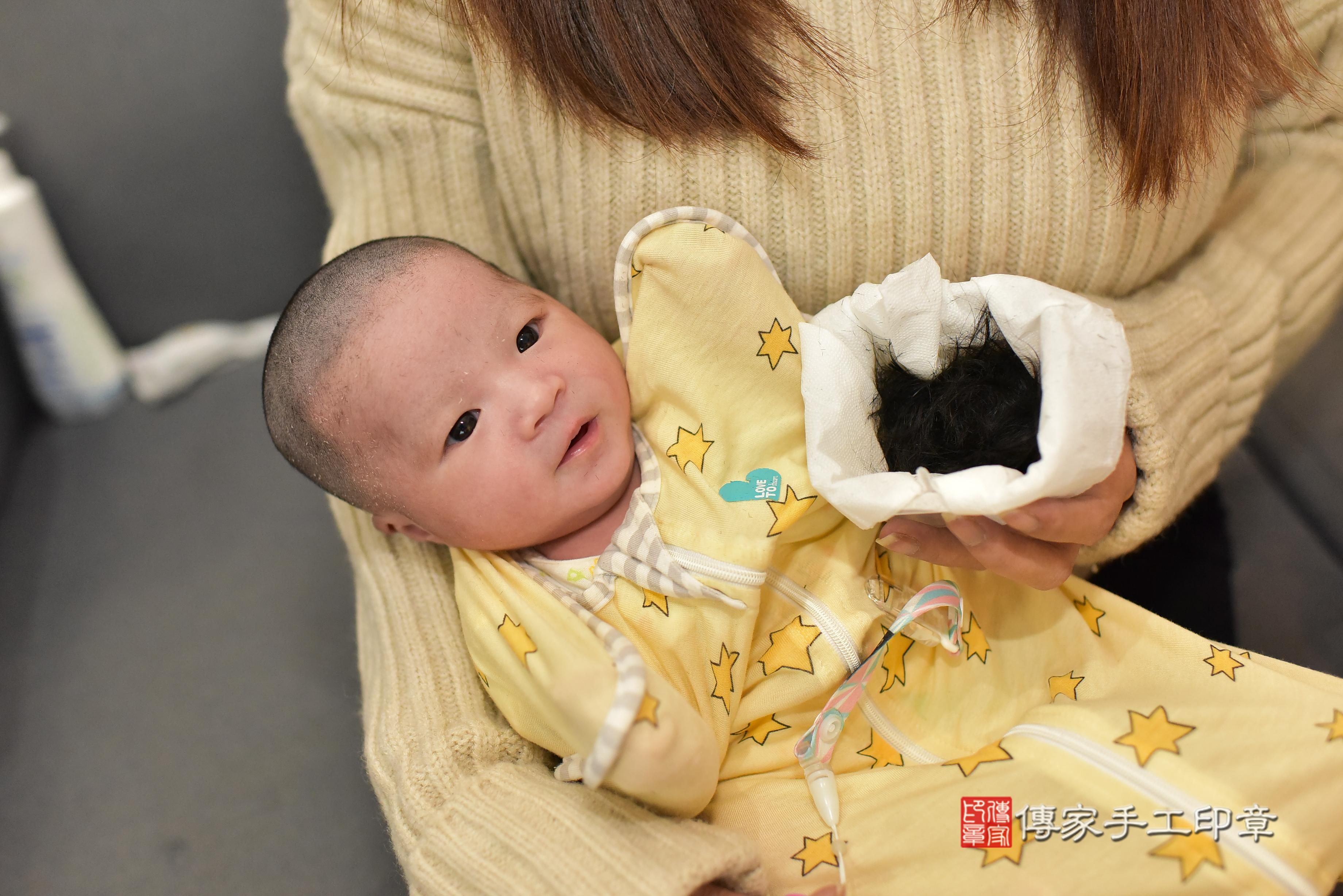 黄寶寶(台南市永康區到府嬰兒黄寶寶滿月剃頭理髮、到府嬰兒剃胎毛儀式吉祥話)。到府剃頭剃胎毛主持、專業拍照、證書。★購買「臍帶章、肚臍章、胎毛筆刷印章」贈送：剃頭、收涎、抓周，三選一。2024.01.23