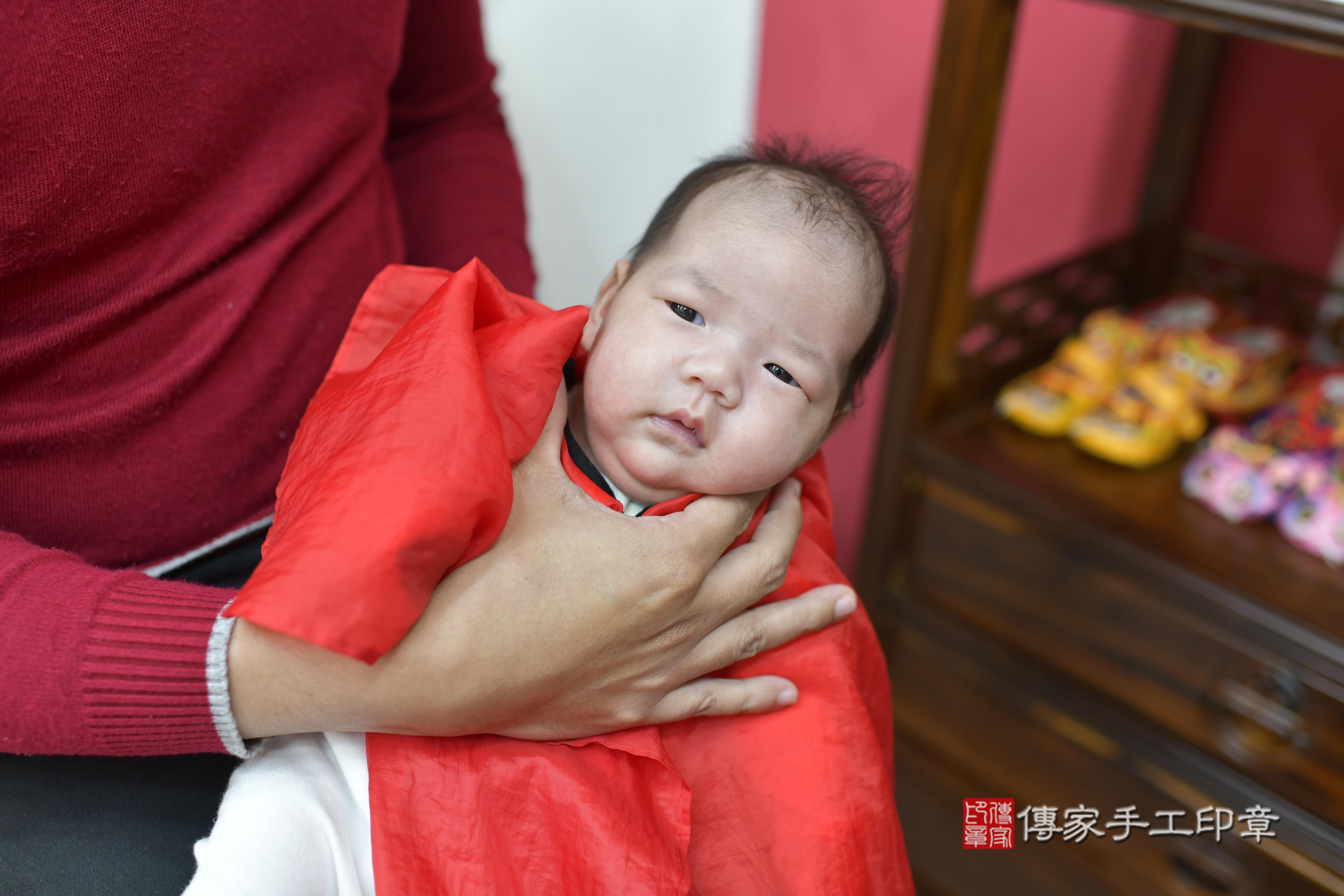 蔡寶寶(新竹市香山區來店嬰兒蔡寶寶滿月剃頭理髮、來店嬰兒剃胎毛儀式吉祥話)。來店剃頭剃胎毛主持、專業拍照、證書。★購買「臍帶章、肚臍章、胎毛筆刷印章」贈送：剃頭、收涎、抓周，三選一。2024.01.23