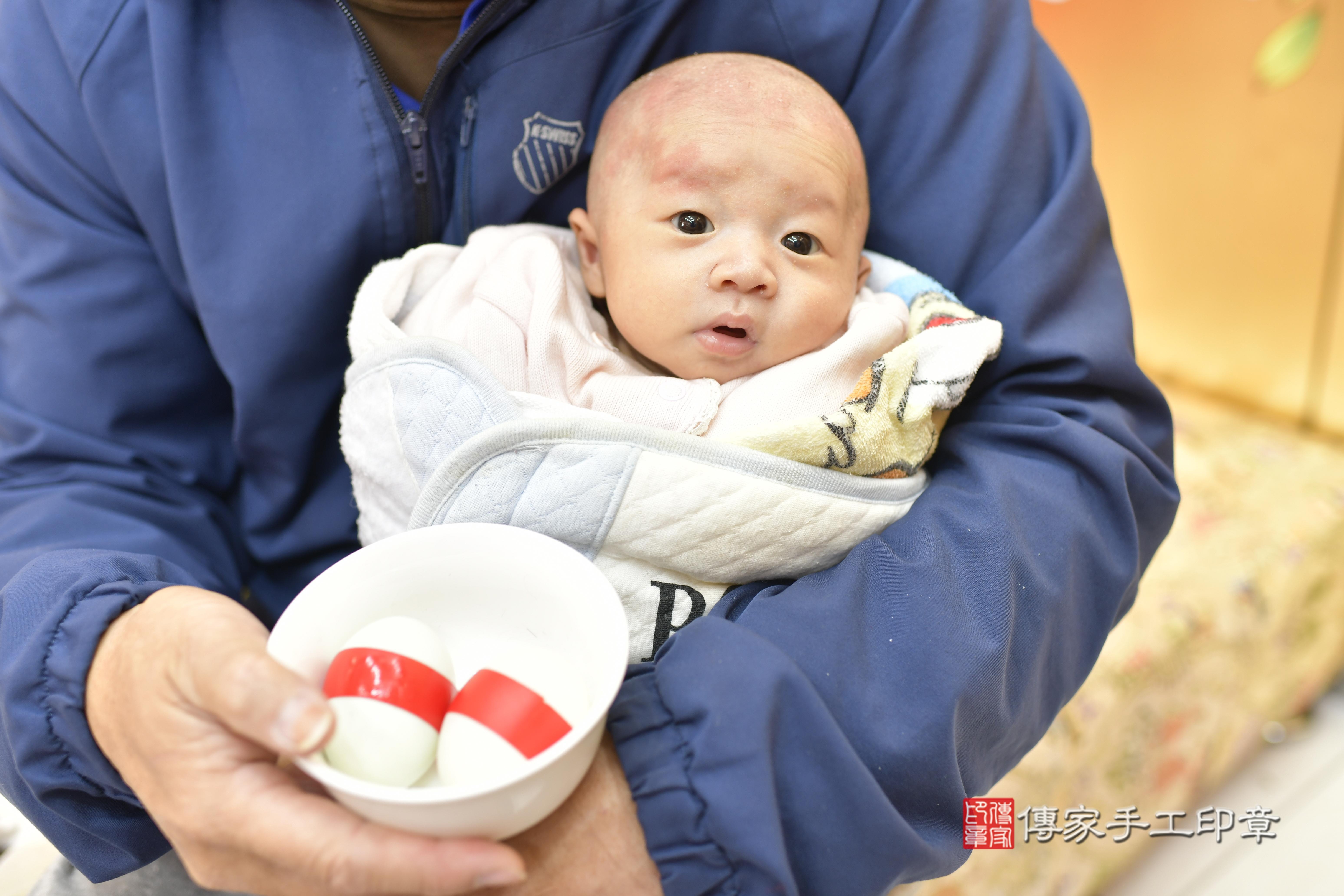 陳寶寶(新竹市香山區來店嬰兒陳寶寶滿月剃頭理髮、來店嬰兒剃胎毛儀式吉祥話)。來店剃頭剃胎毛主持、專業拍照、證書。★購買「臍帶章、肚臍章、胎毛筆刷印章」贈送：剃頭、收涎、抓周，三選一。2024.01.28