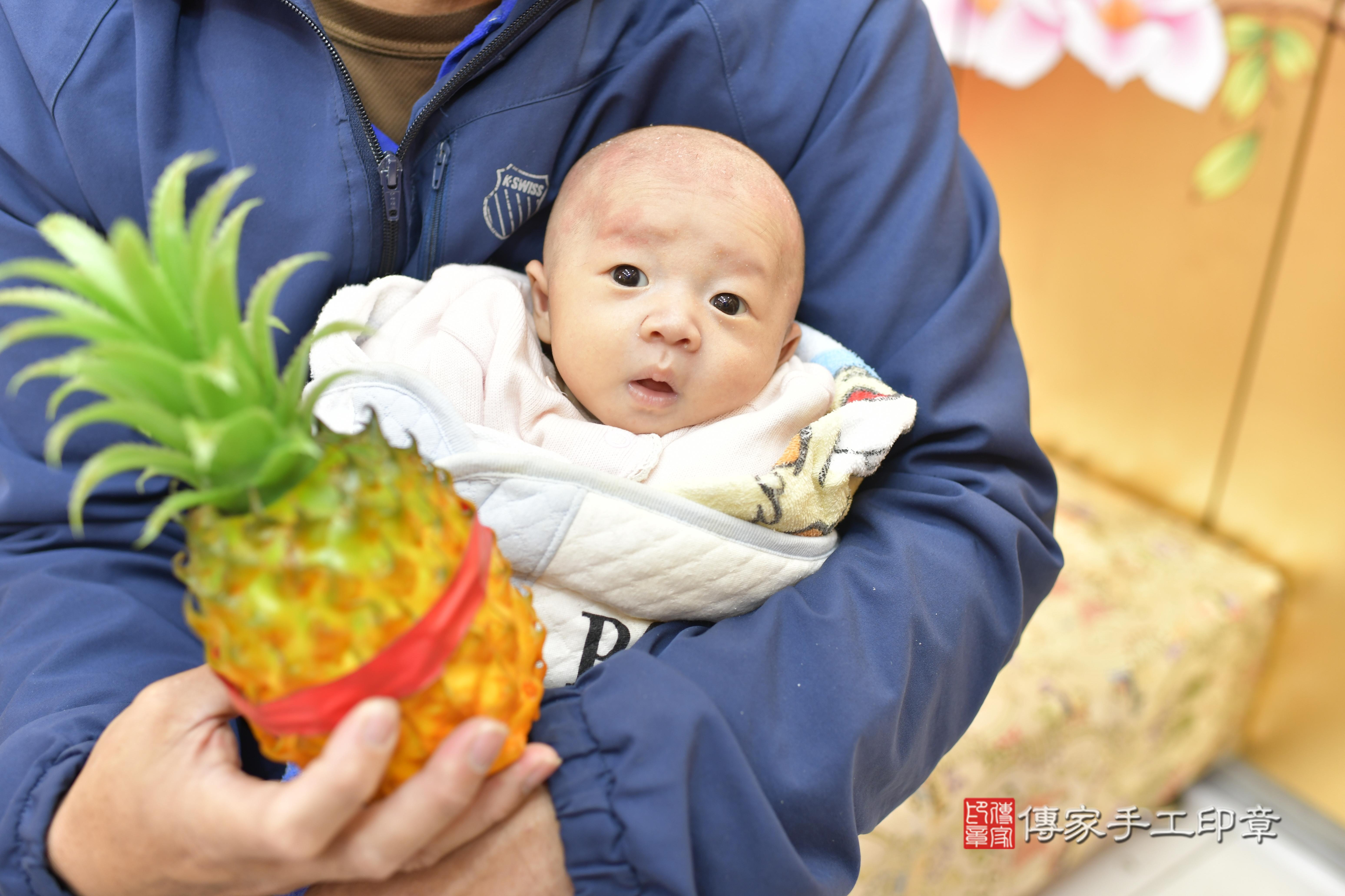 陳寶寶(新竹市香山區來店嬰兒陳寶寶滿月剃頭理髮、來店嬰兒剃胎毛儀式吉祥話)。來店剃頭剃胎毛主持、專業拍照、證書。★購買「臍帶章、肚臍章、胎毛筆刷印章」贈送：剃頭、收涎、抓周，三選一。2024.01.28