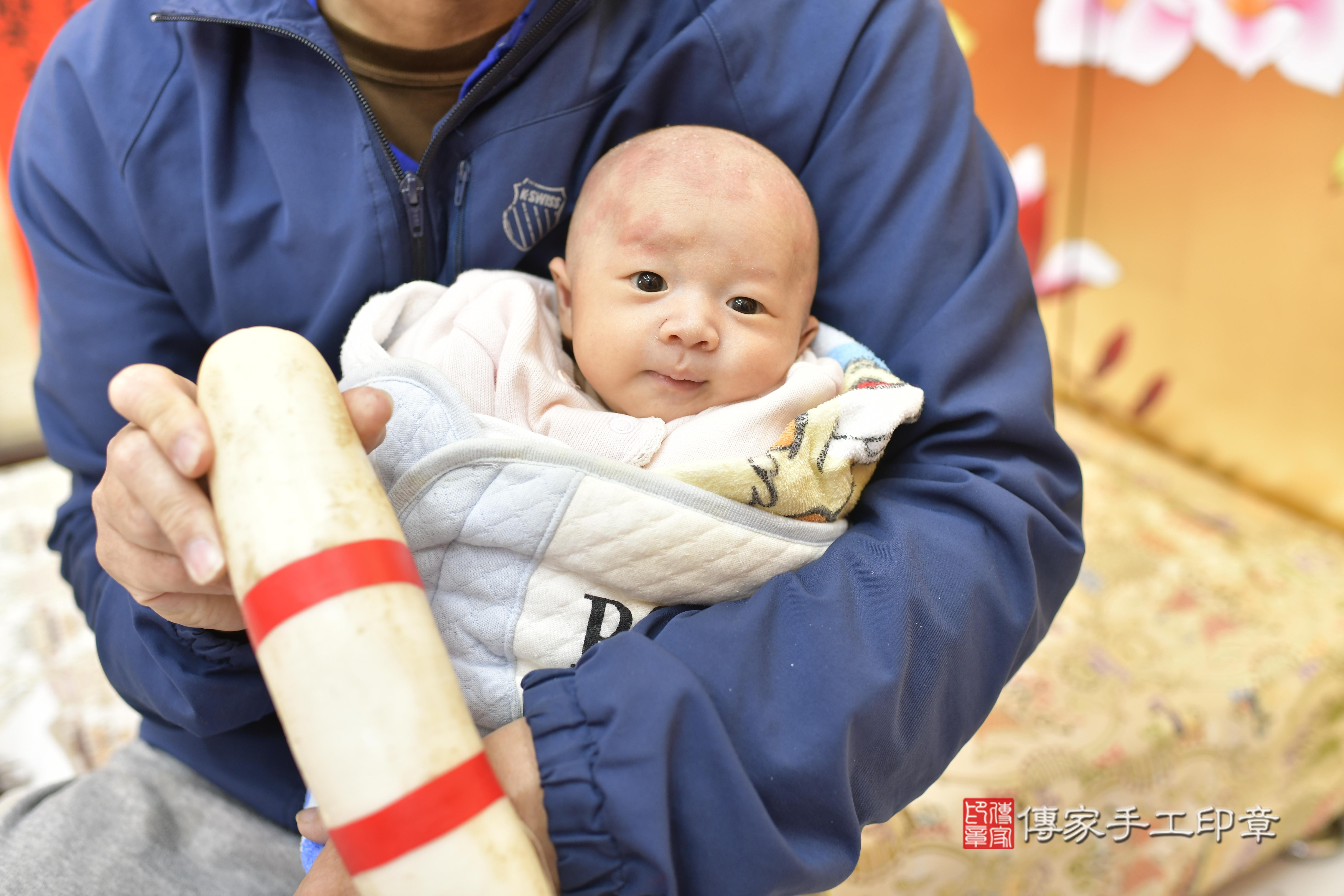 陳寶寶(新竹市香山區來店嬰兒陳寶寶滿月剃頭理髮、來店嬰兒剃胎毛儀式吉祥話)。來店剃頭剃胎毛主持、專業拍照、證書。★購買「臍帶章、肚臍章、胎毛筆刷印章」贈送：剃頭、收涎、抓周，三選一。2024.01.28