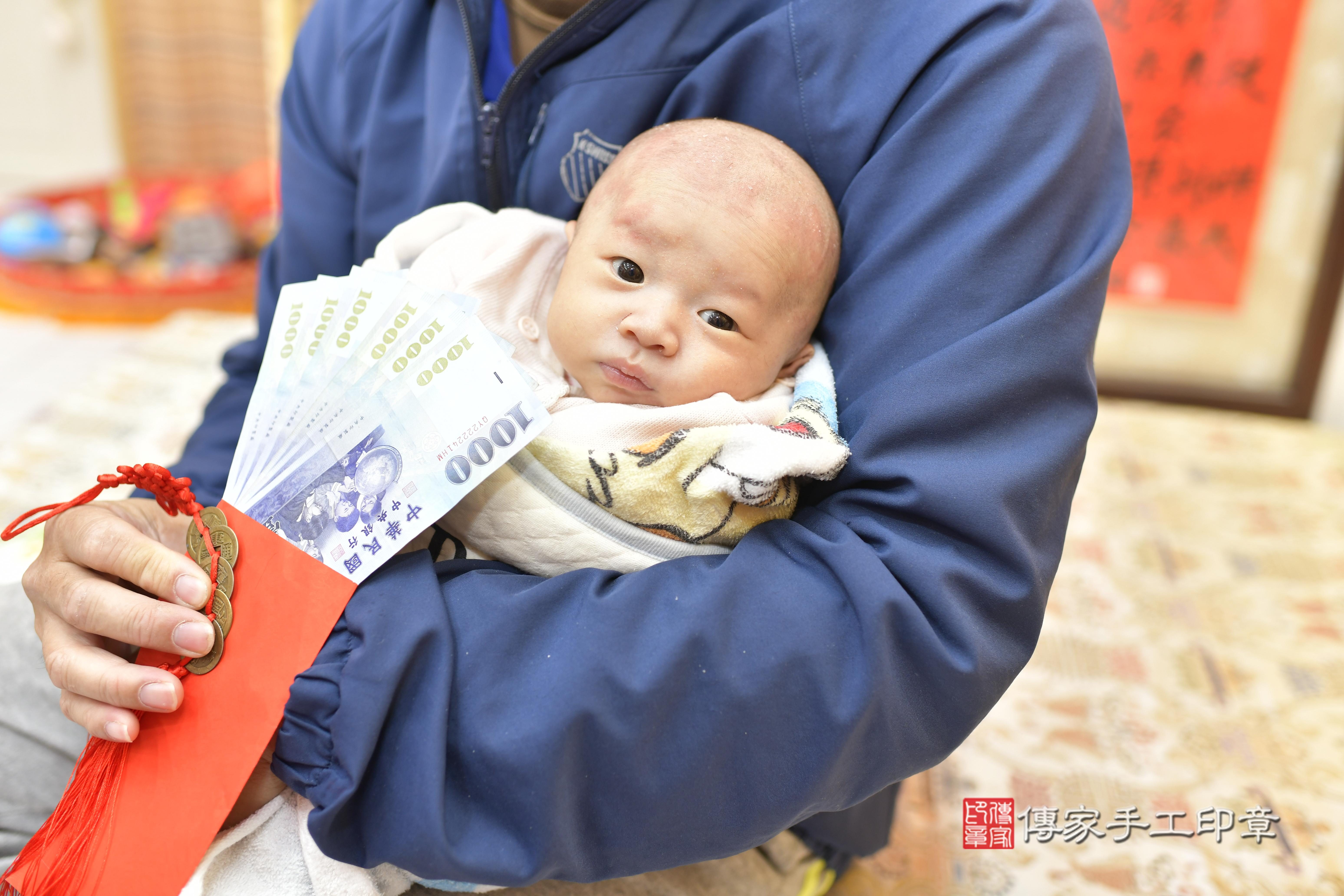 陳寶寶(新竹市香山區來店嬰兒陳寶寶滿月剃頭理髮、來店嬰兒剃胎毛儀式吉祥話)。來店剃頭剃胎毛主持、專業拍照、證書。★購買「臍帶章、肚臍章、胎毛筆刷印章」贈送：剃頭、收涎、抓周，三選一。2024.01.28