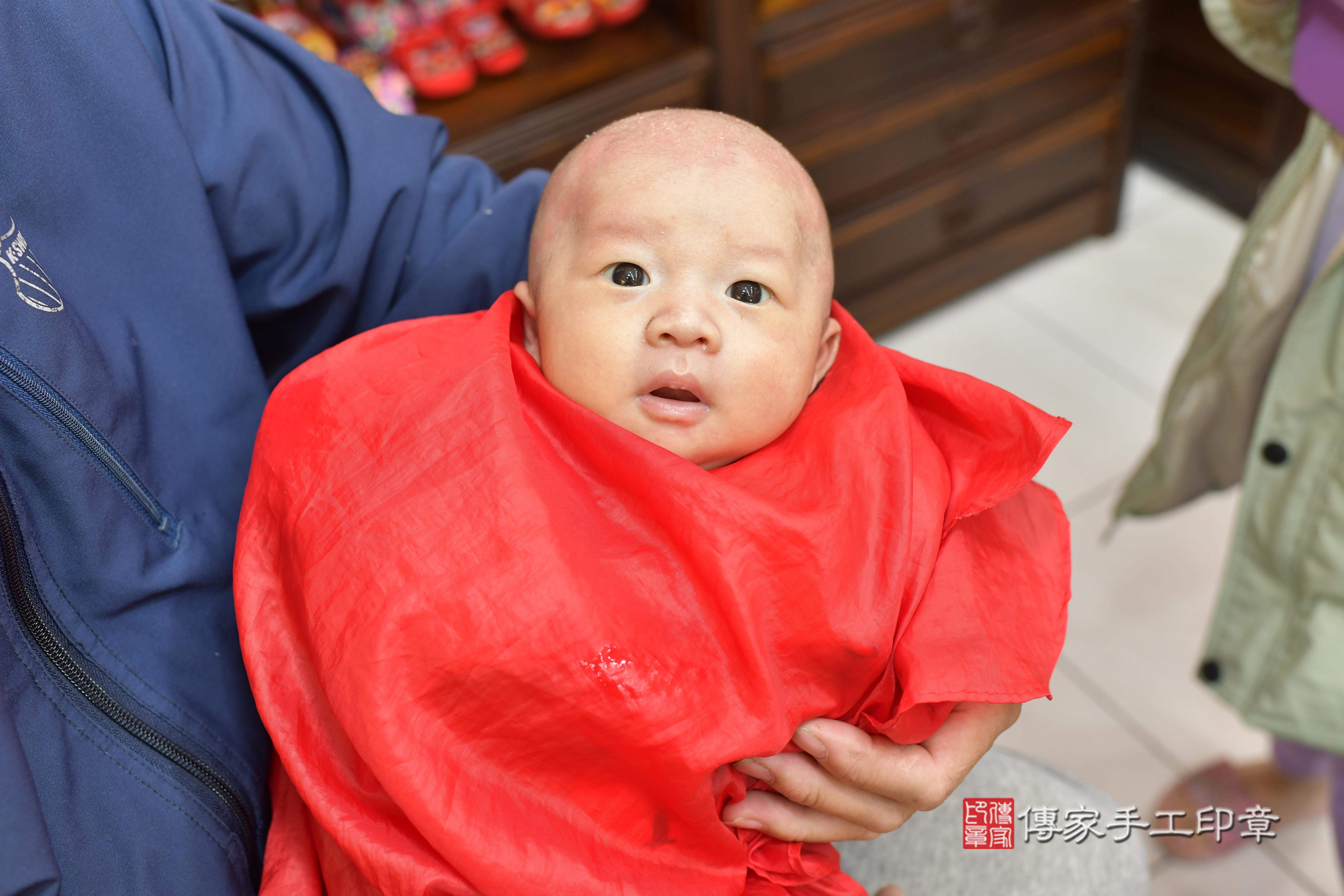 陳寶寶(新竹市香山區來店嬰兒陳寶寶滿月剃頭理髮、來店嬰兒剃胎毛儀式吉祥話)。來店剃頭剃胎毛主持、專業拍照、證書。★購買「臍帶章、肚臍章、胎毛筆刷印章」贈送：剃頭、收涎、抓周，三選一。2024.01.28