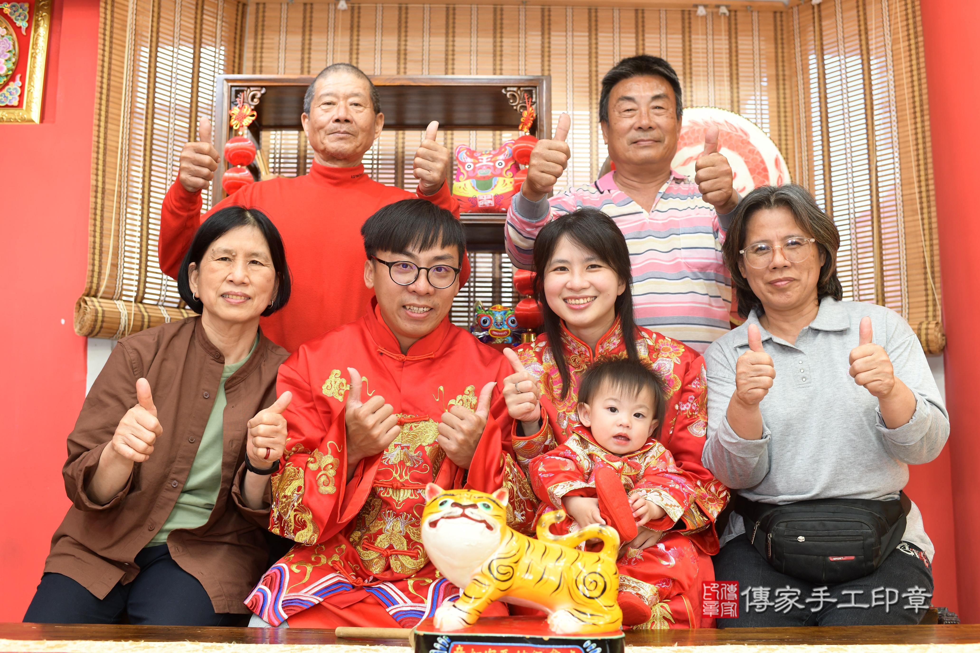 傳家手工印章高雄店、抓周、度脺、中國風會場、傳家嬰兒古禮、吉祥話、抓周道具物品24種、拍照。抓周證書。寶寶抓周、滿周歲、生日快樂、祝福