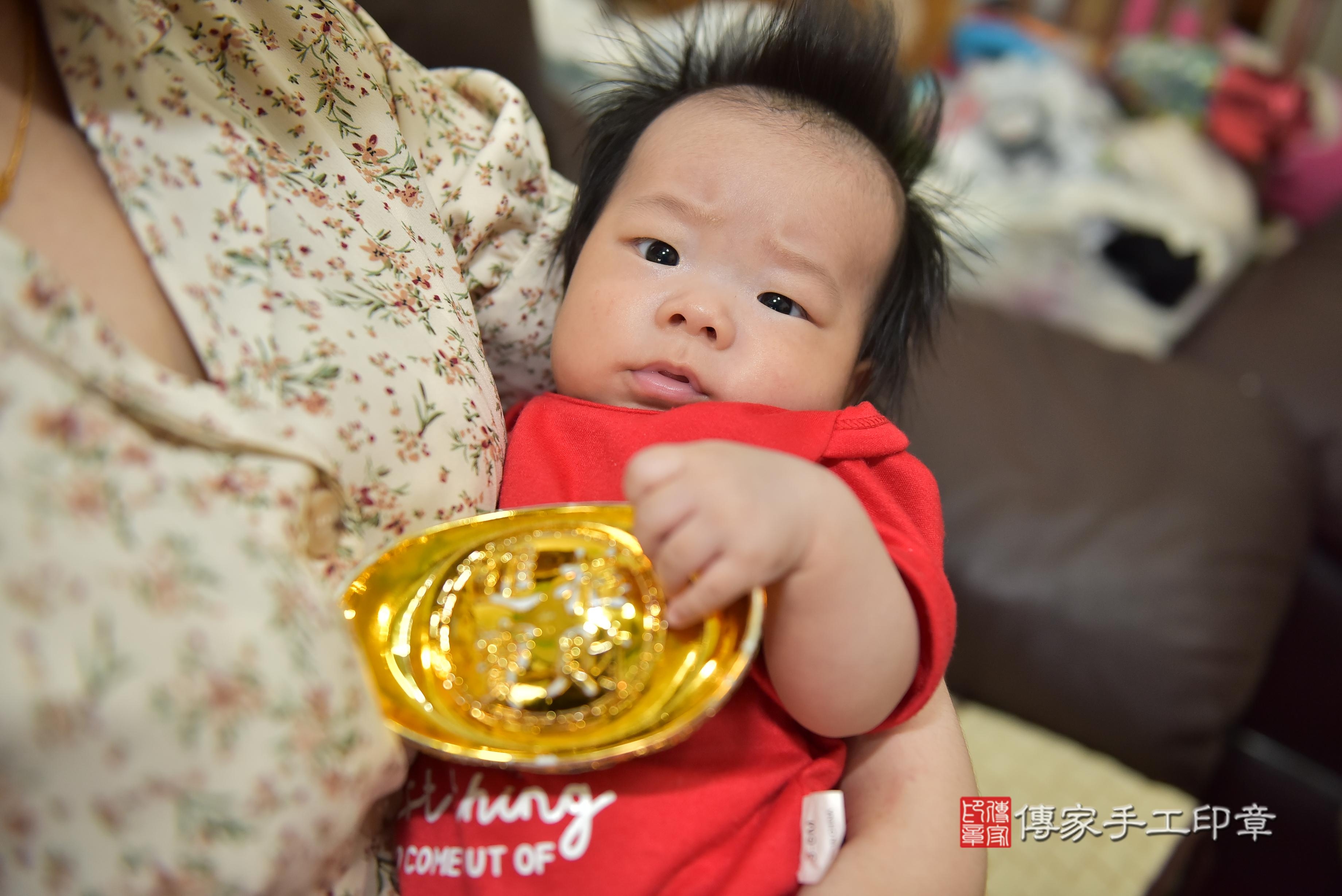 柯寶寶(高雄市鳳山區到府嬰兒柯寶寶滿月剃頭理髮、到府嬰兒剃胎毛儀式吉祥話)。到府剃頭剃胎毛主持、專業拍照、證書。★購買「臍帶章、肚臍章、胎毛筆刷印章」贈送：剃頭、收涎、抓周，三選一。2024.02.05