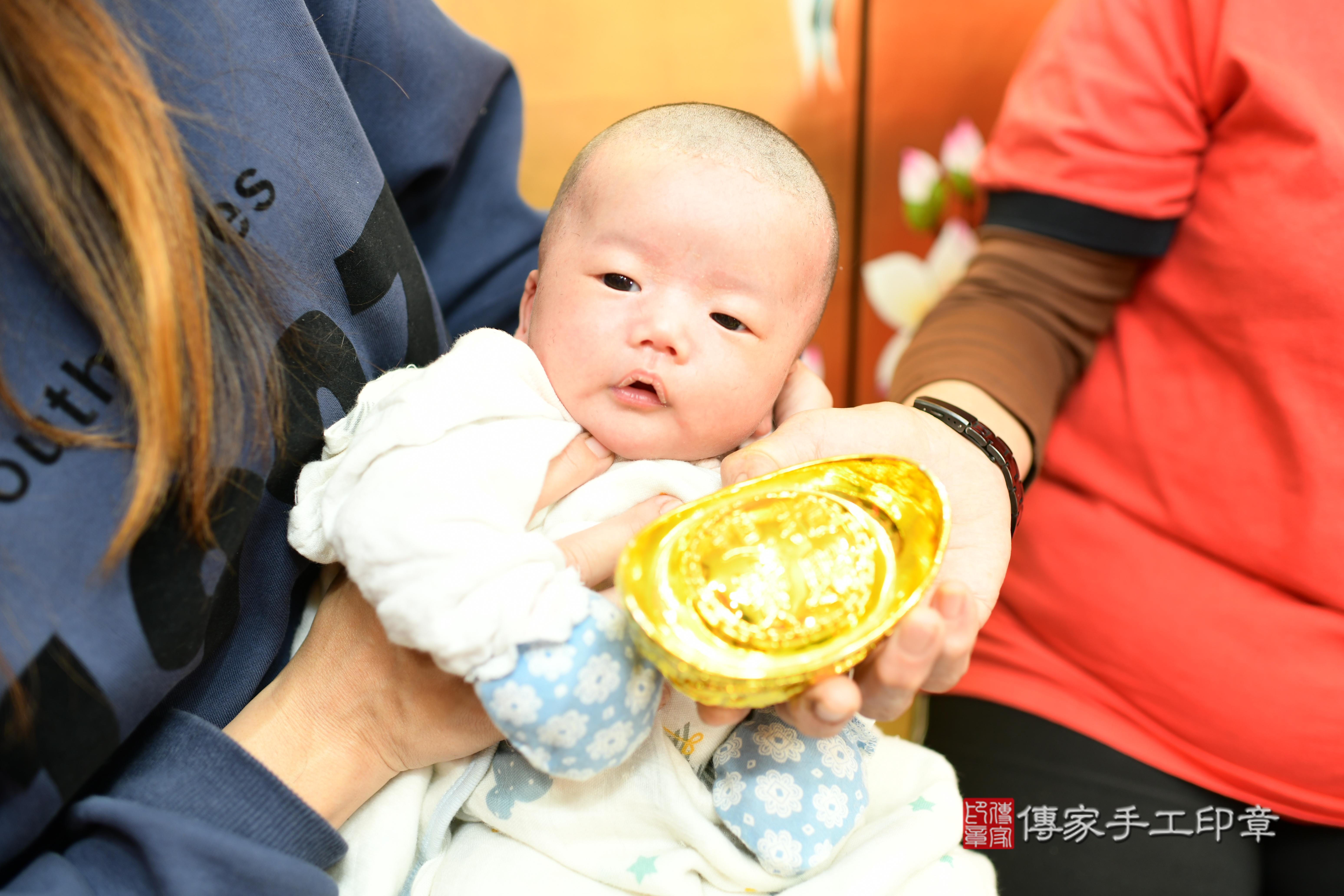 王寶寶(台南市永康區來店嬰兒王寶寶滿月剃頭理髮、來店嬰兒剃胎毛儀式吉祥話)。來店剃頭剃胎毛主持、專業拍照、證書。★購買「臍帶章、肚臍章、胎毛筆刷印章」贈送：剃頭、收涎、抓周，三選一。2024.02.03