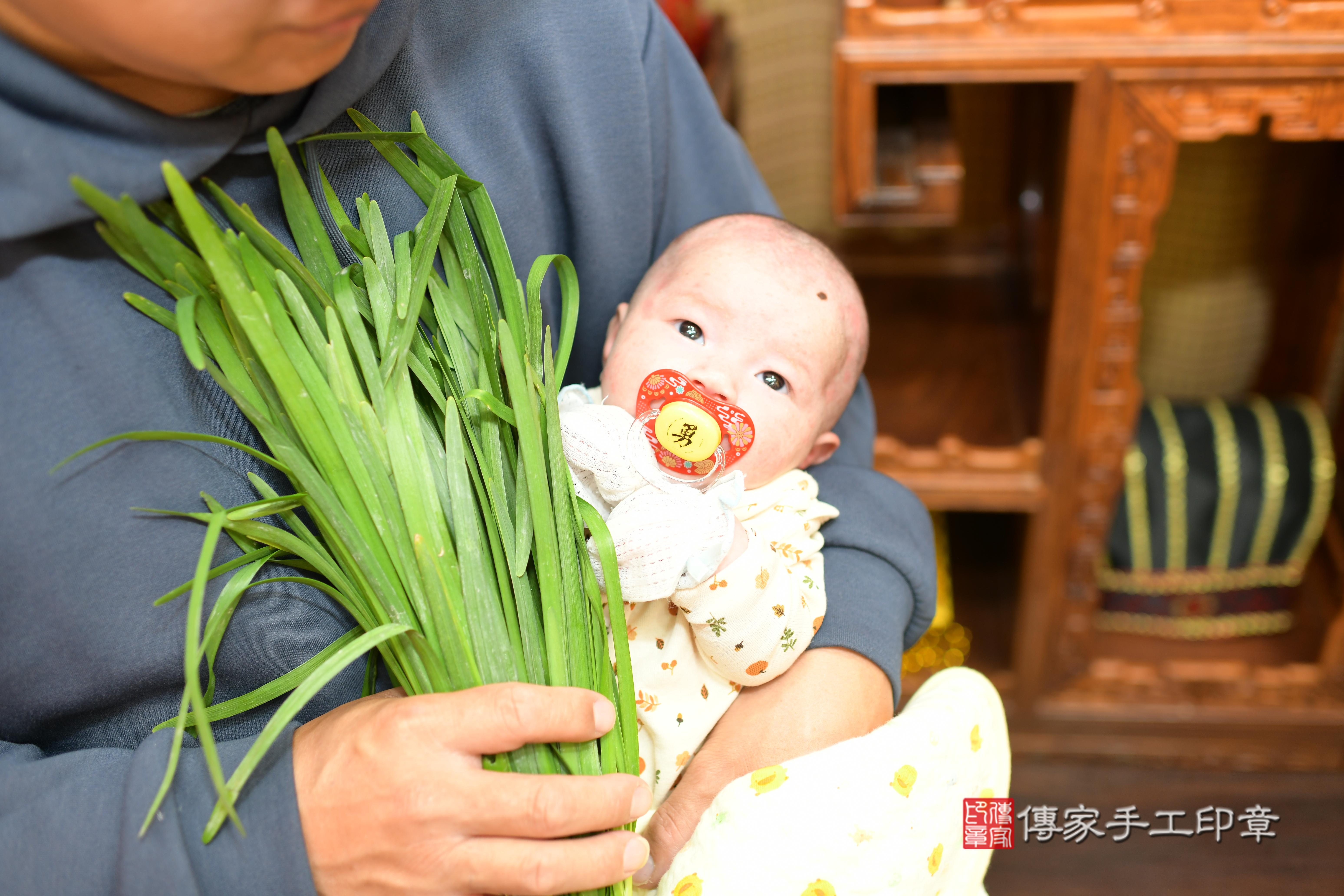 陳寶寶(台南市永康區來店嬰兒陳寶寶滿月剃頭理髮、來店嬰兒剃胎毛儀式吉祥話)。來店剃頭剃胎毛主持、專業拍照、證書。★購買「臍帶章、肚臍章、胎毛筆刷印章」贈送：剃頭、收涎、抓周，三選一。2024.02.27