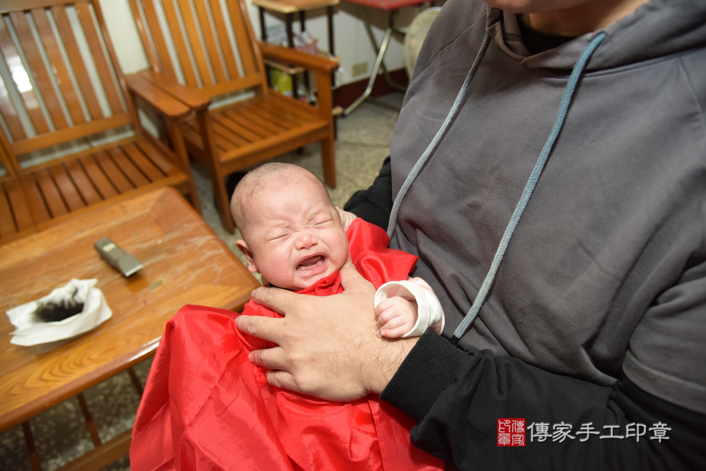 謝寶寶(台北市北投區到府嬰兒謝寶寶滿月剃頭理髮、到府嬰兒剃胎毛儀式吉祥話)。到府剃頭剃胎毛主持、專業拍照、證書。★購買「臍帶章、肚臍章、胎毛筆刷印章」贈送：剃頭、收涎、抓周，三選一。2024.3.2照片12