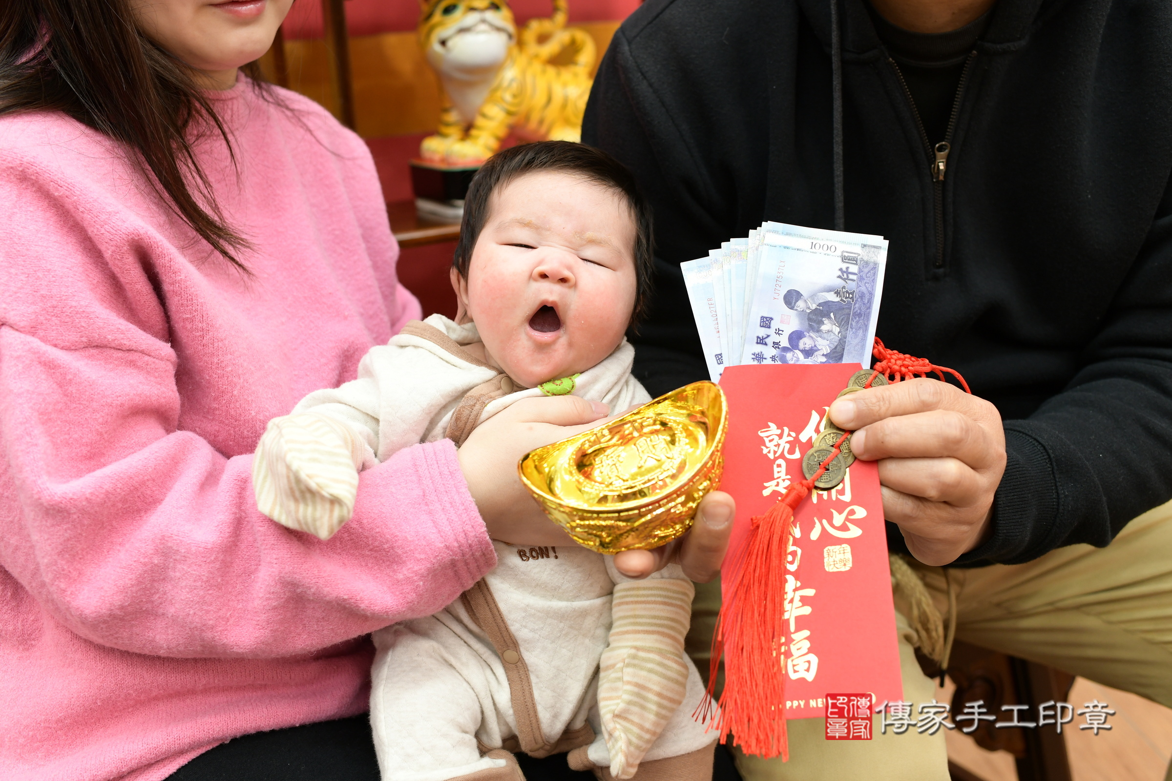 陳寶寶(新北市永和區來店嬰兒滿月剃頭理髮、來店嬰兒剃胎毛儀式吉祥話)。來店剃頭剃胎毛主持、專業拍照、證書。★購買「臍帶章、肚臍章、胎毛筆刷印章」贈送：剃頭、收涎、抓周，三選一。2024.3.3照片11