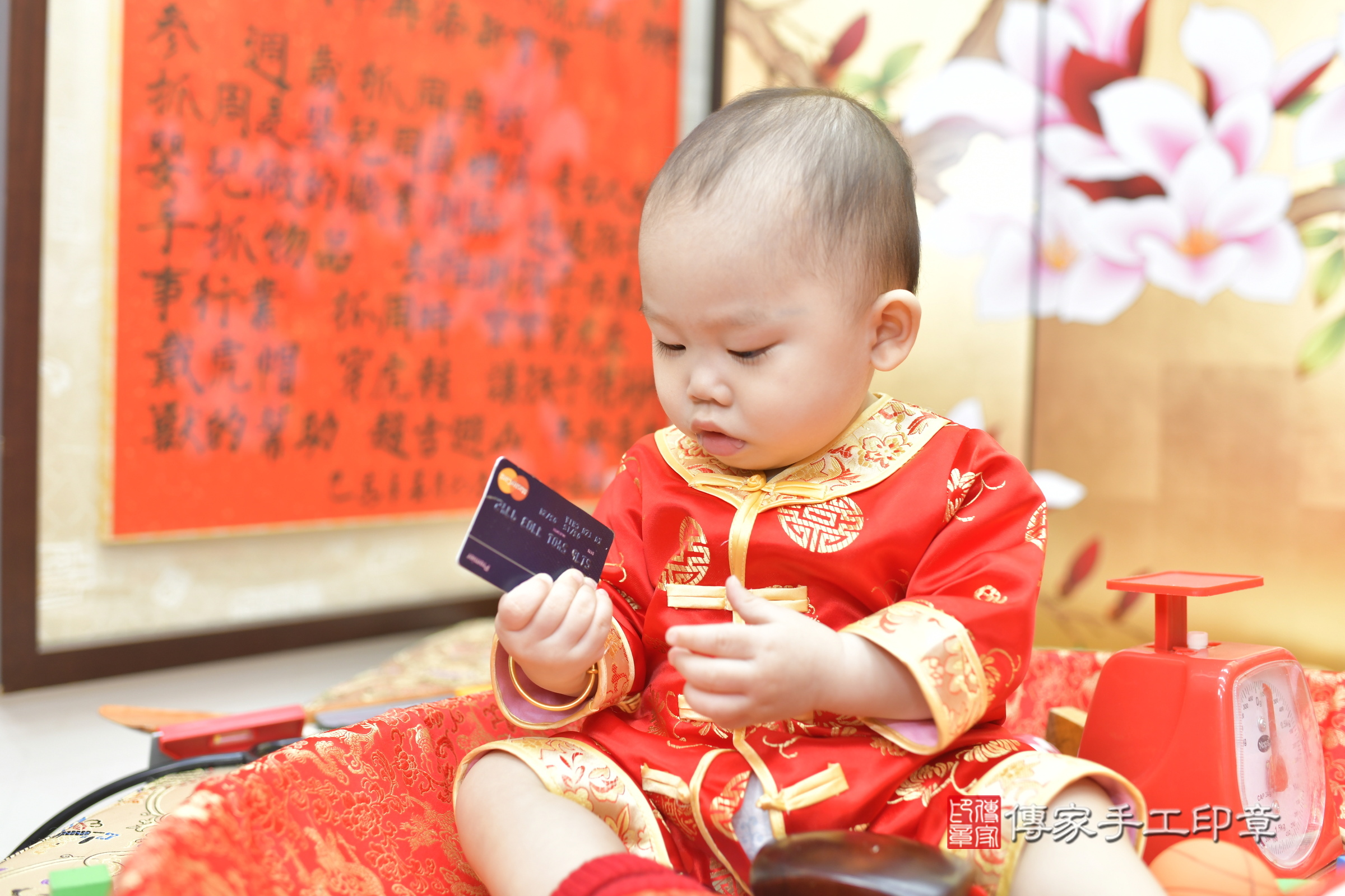 新竹市香山區林寶寶抓周推薦：傳家新竹店抓周度脺中國風會場，嬰兒古禮抓周流程儀式吉祥話、抓周道具物品24種、拍照。抓周證書。2024.3.9，照片8