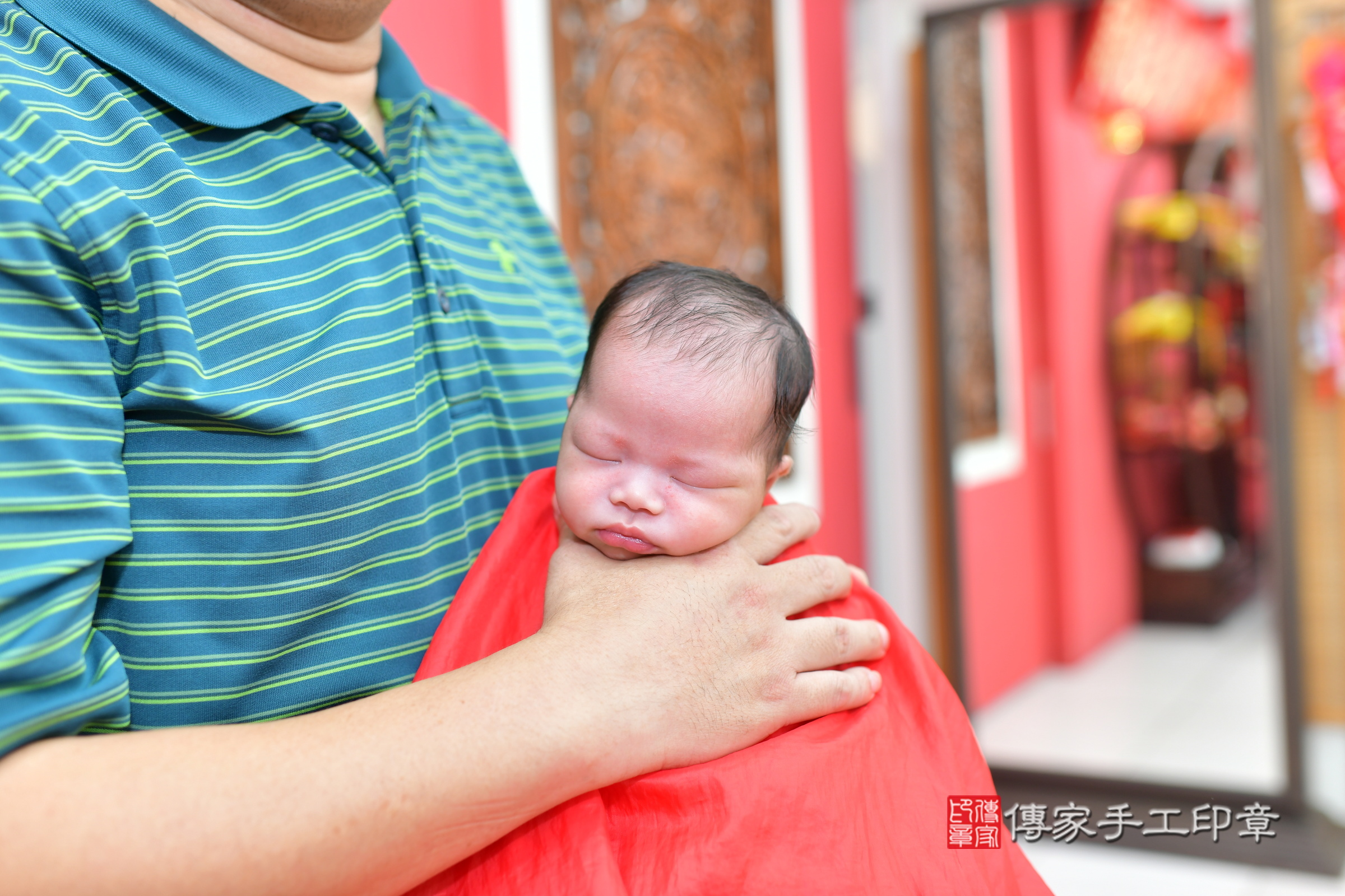 小芯芯寶寶(台中市北區嬰兒寶寶滿月剃頭理髮、嬰兒剃胎毛儀式吉祥話)。中國風會場，爸媽寶貝穿「日中韓」古裝禮服。專業拍照、證書。★購買「臍帶章、肚臍章、胎毛筆刷印章」贈送：剃頭、收涎、抓周，三選一。2024.2.18，照片14