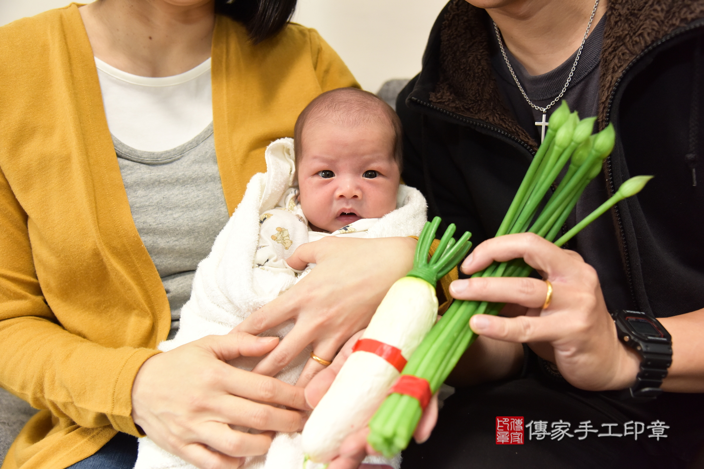 澤澤寶寶(台北市到府嬰兒澤澤寶寶滿月剃頭理髮、到府嬰兒剃胎毛儀式吉祥話)。到府剃頭剃胎毛主持、專業拍照、證書。★購買「臍帶章、肚臍章、胎毛筆刷印章」贈送：剃頭、收涎、抓周，三選一。2024.3.4，照片4