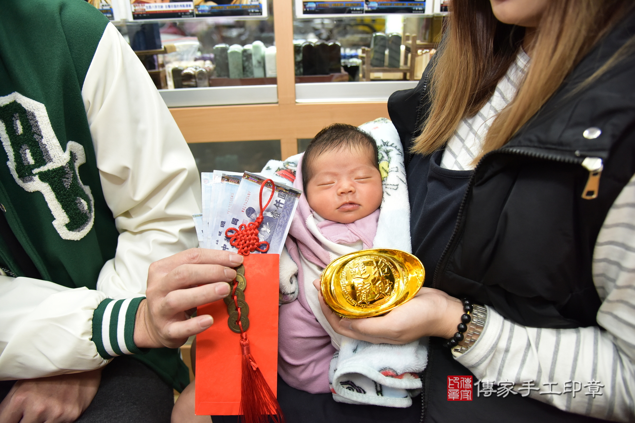 小縈寶寶(新北市永和區嬰兒寶寶滿月剃頭理髮、嬰兒剃胎毛儀式吉祥話)。中國風會場，爸媽寶貝穿「日中韓」古裝禮服。專業拍照、證書。★購買「臍帶章、肚臍章、胎毛筆刷印章」贈送：剃頭、收涎、抓周，三選一。2024.3.6，照片10