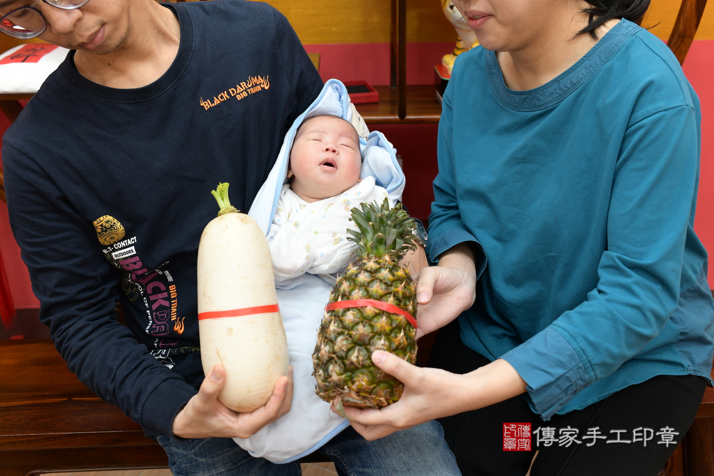 小辰辰寶寶(新北市永和區嬰兒寶寶滿月剃頭理髮、嬰兒剃胎毛儀式吉祥話)。中國風會場，爸媽寶貝穿「日中韓」古裝禮服。專業拍照、證書。★購買「臍帶章、肚臍章、胎毛筆刷印章」贈送：剃頭、收涎、抓周，三選一。2024.3.8，照片8