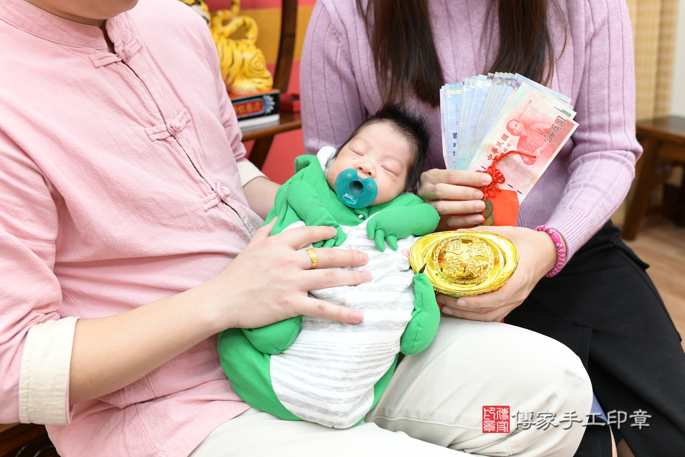 諺諺寶寶(新北市永和區嬰兒寶寶滿月剃頭理髮、嬰兒剃胎毛儀式吉祥話)。中國風會場，爸媽寶貝穿「日中韓」古裝禮服。專業拍照、證書。★購買「臍帶章、肚臍章、胎毛筆刷印章」贈送：剃頭、收涎、抓周，三選一。2024.3.11，照片19