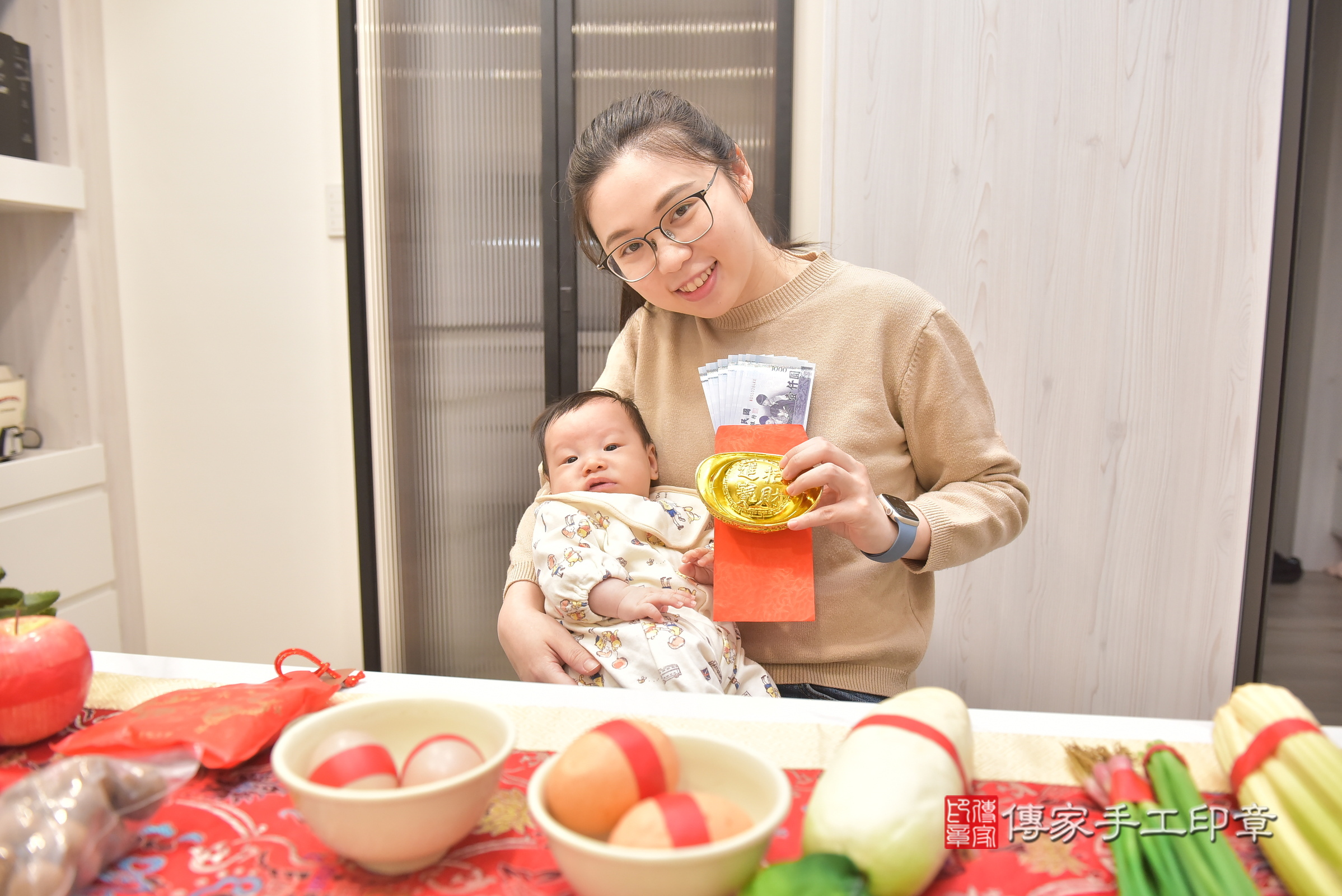 澄澄寶寶(台中市南屯區到府嬰兒澄澄寶寶滿月剃頭理髮、到府嬰兒剃胎毛儀式吉祥話)。到府剃頭剃胎毛主持、專業拍照、證書。★購買「臍帶章、肚臍章、胎毛筆刷印章」贈送：剃頭、收涎、抓周，三選一。2024.3.3，照片14