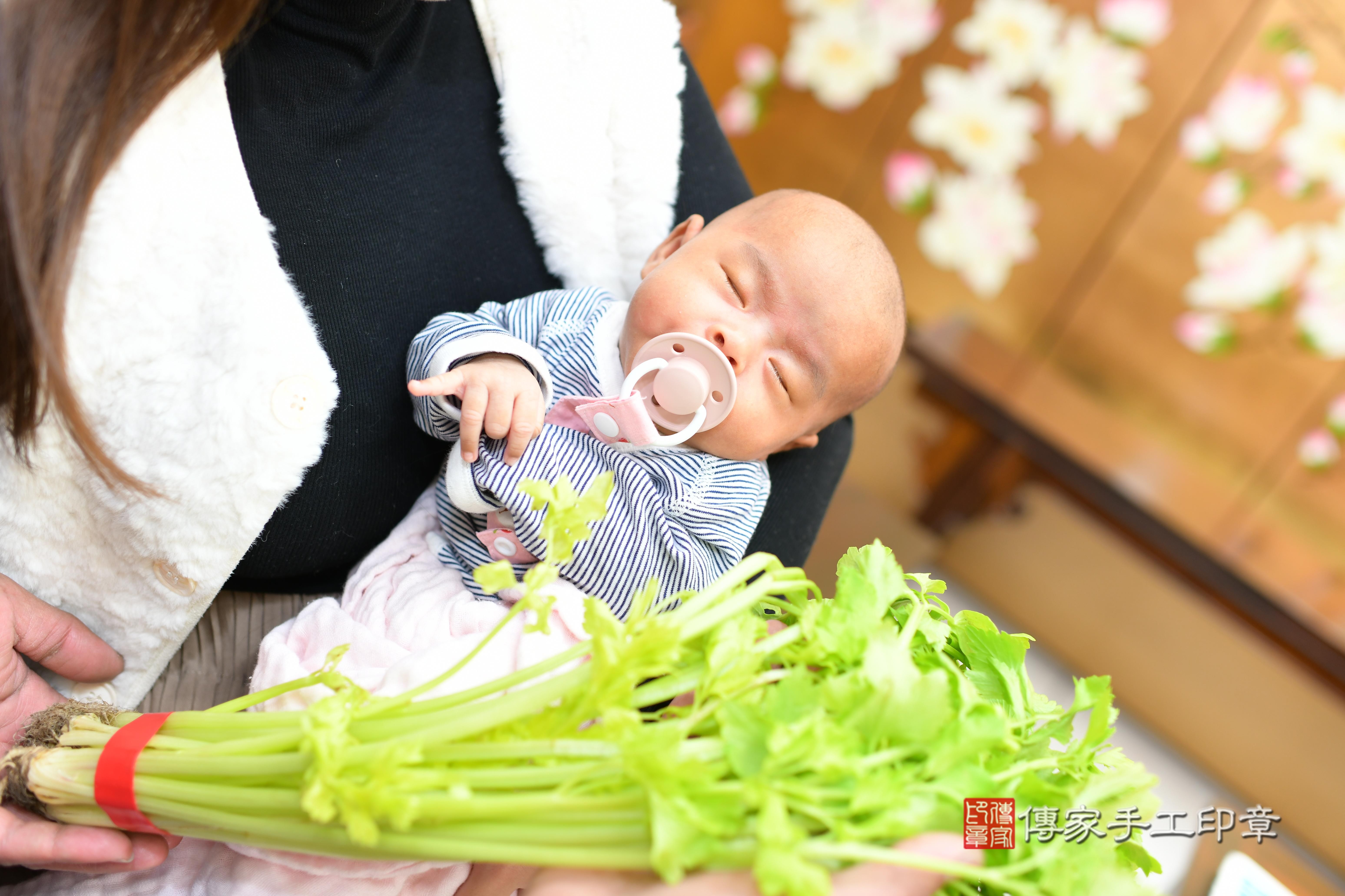 傳家手工印章台南店、抓周、度脺、中國風會場、傳家嬰兒古禮、吉祥話、抓周道具物品24種、拍照。抓周證書。寶寶抓周、滿周歲、生日快樂、祝福