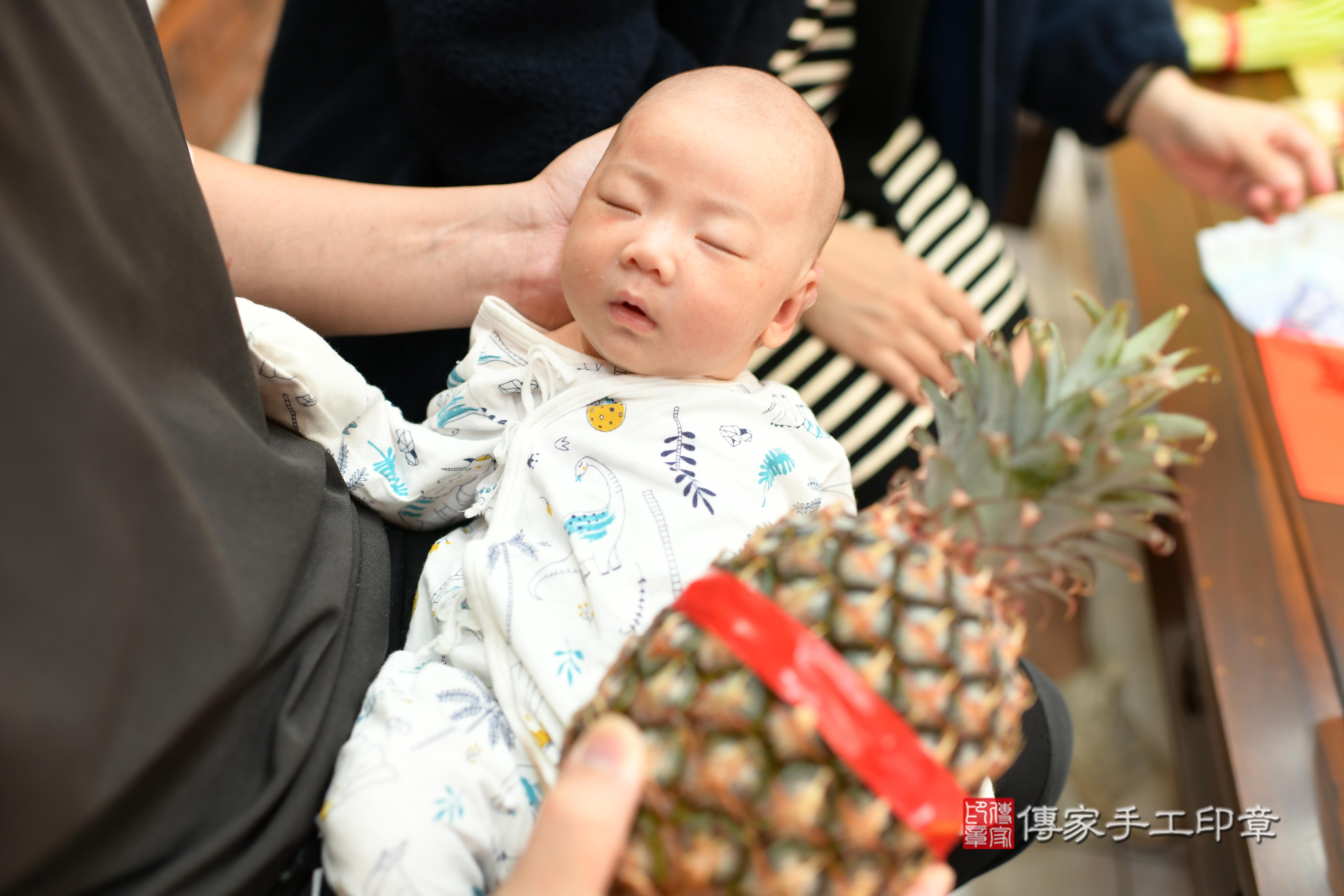 傳家手工印章台南店、抓周、度脺、中國風會場、傳家嬰兒古禮、吉祥話、抓周道具物品24種、拍照。抓周證書。寶寶抓周、滿周歲、生日快樂、祝福