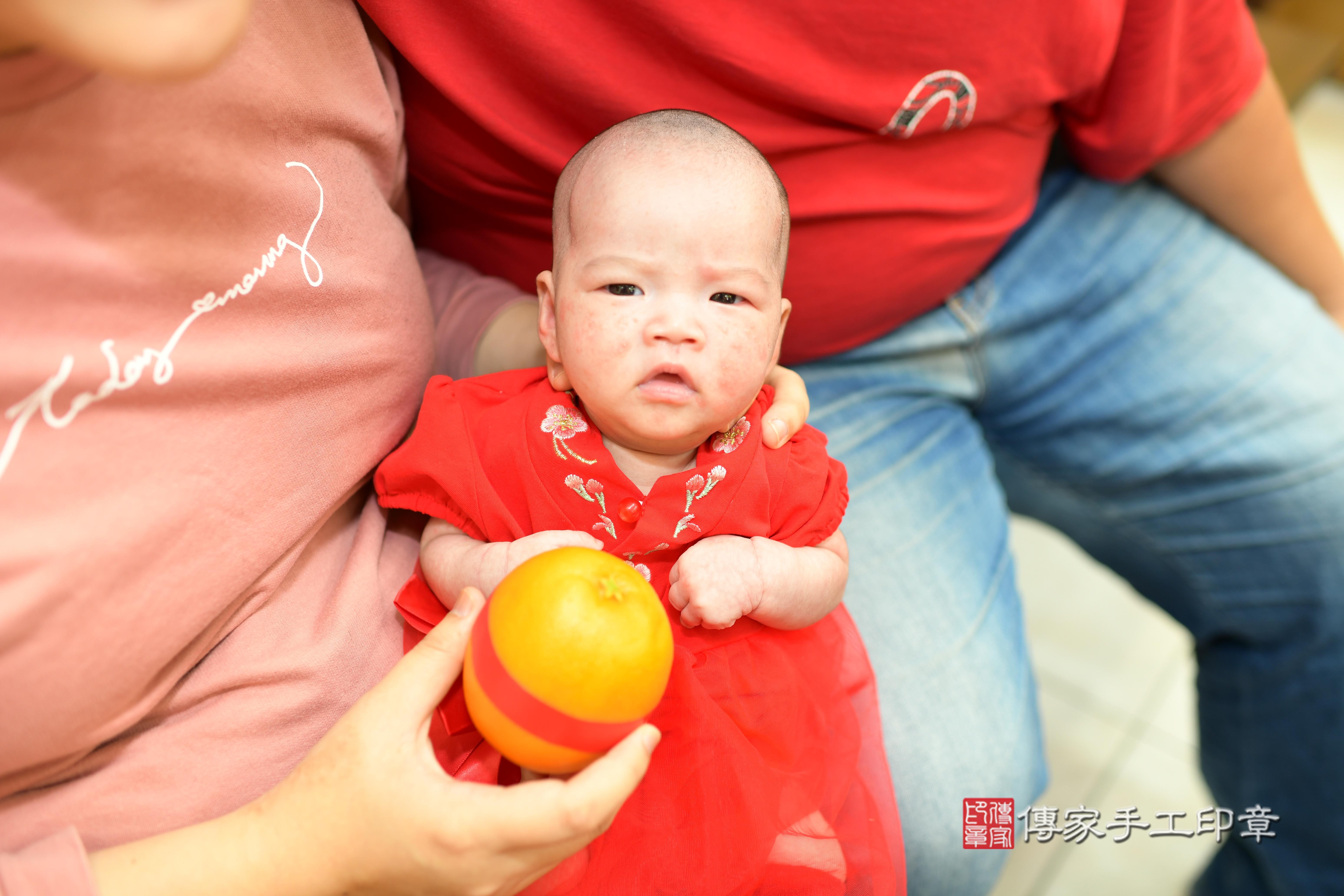 傳家手工印章台南店、抓周、度脺、中國風會場、傳家嬰兒古禮、吉祥話、抓周道具物品24種、拍照。抓周證書。寶寶抓周、滿周歲、生日快樂、祝福