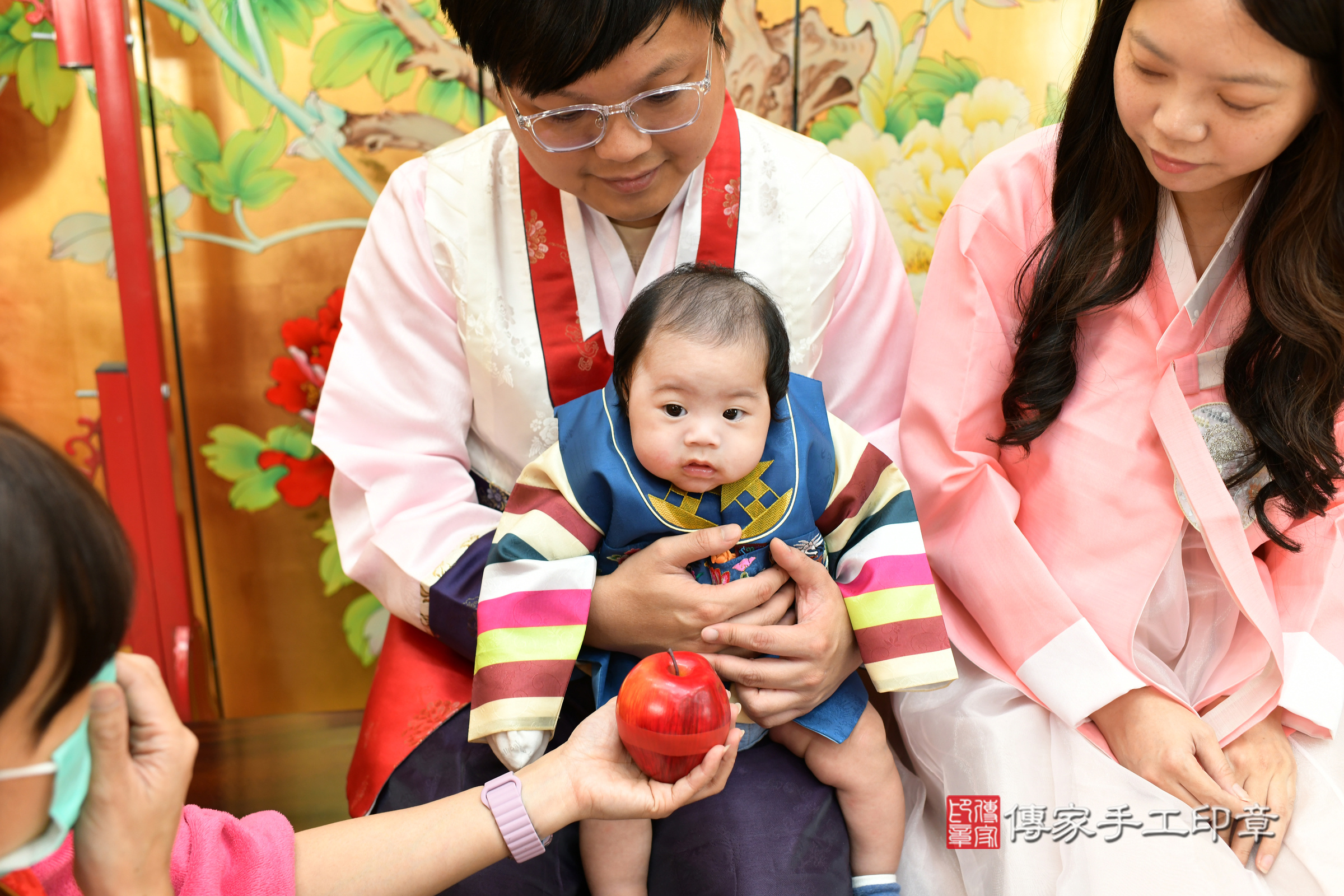 瑞瑞寶寶(台北市大同區嬰兒寶寶滿月剃頭理髮、嬰兒剃胎毛儀式吉祥話)。中國風會場，爸媽寶貝穿「日中韓」古裝禮服。專業拍照、證書。★購買「臍帶章、肚臍章、胎毛筆刷印章」贈送：剃頭、收涎、抓周，三選一。2024.3.10，照片14