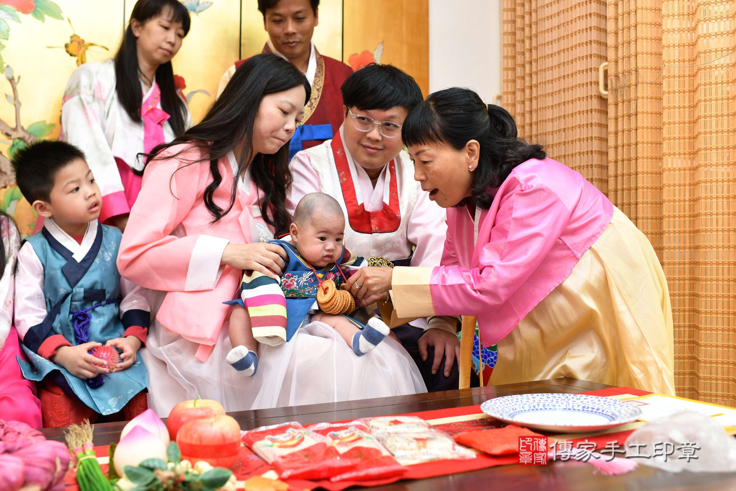 台北市大同區瑞瑞寶寶收涎推薦：傳家台北店收涎中國風會場，嬰兒古禮收涎收口水流程儀式、收涎吉祥話、收涎餅乾、收涎拍照。收涎證書。2024.3.10，照片18