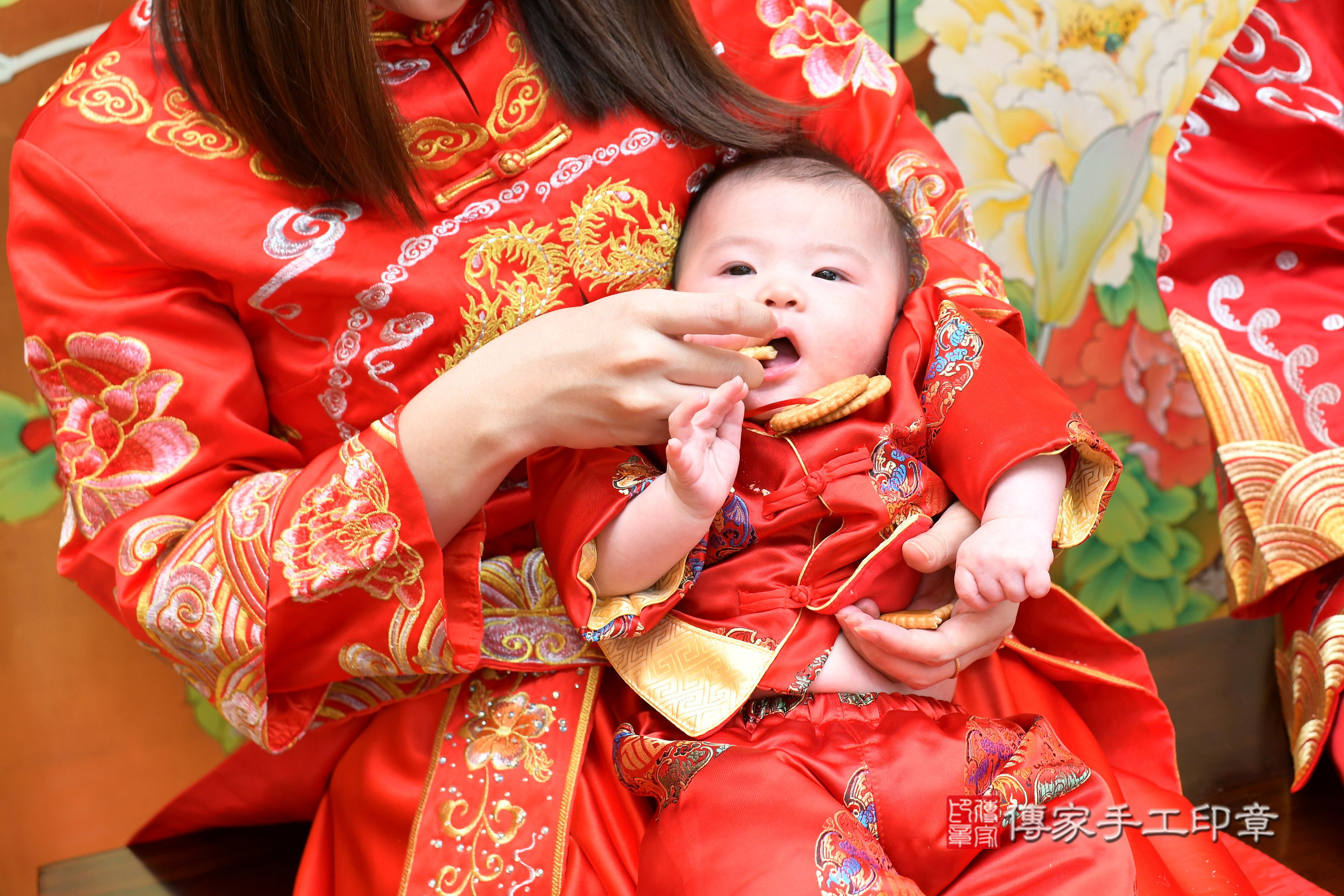 台北市大同區小澄寶寶收涎推薦：傳家台北店收涎中國風會場，嬰兒古禮收涎收口水流程儀式、收涎吉祥話、收涎餅乾、收涎拍照。收涎證書。2024.3.11，照片15