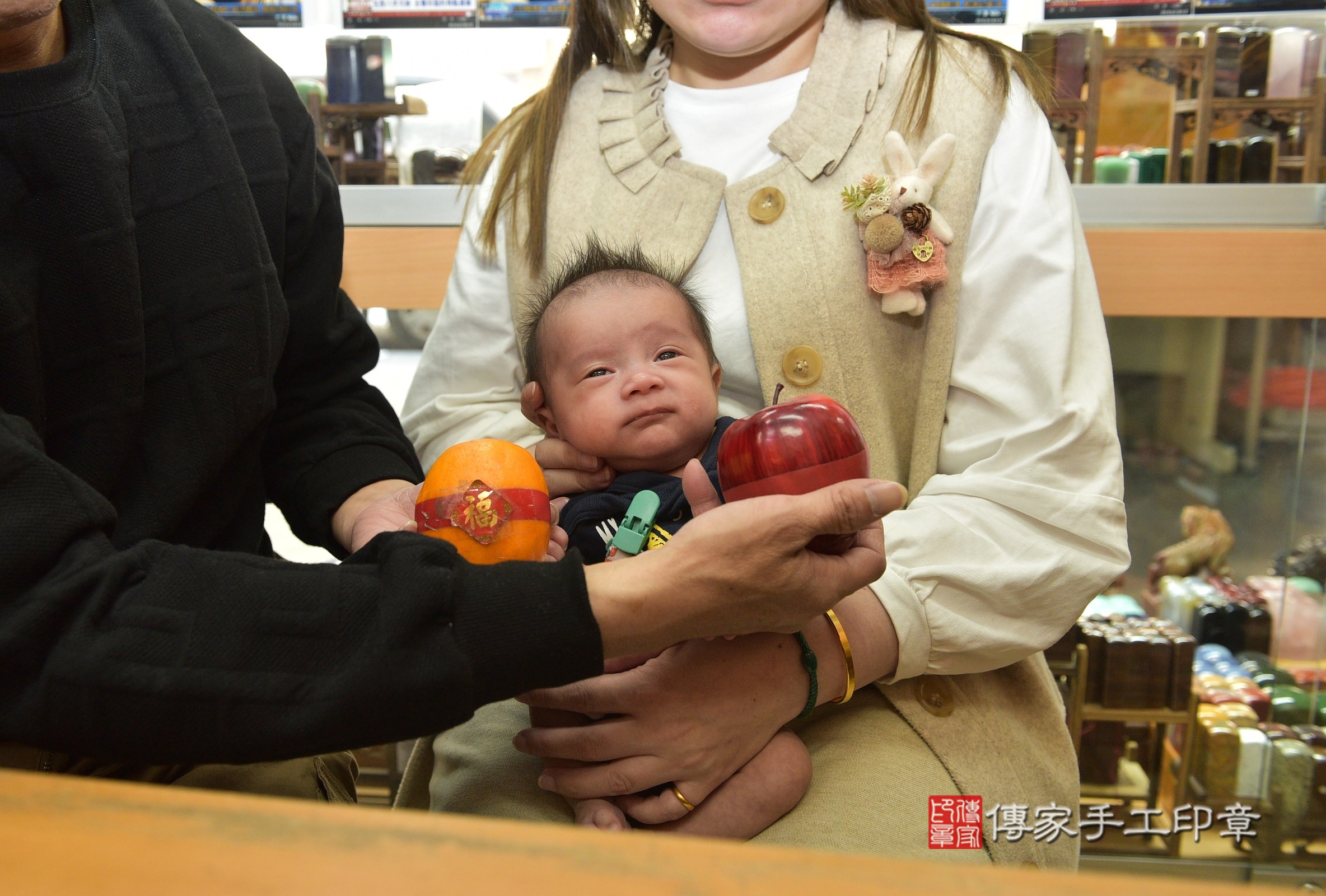 小喬寶寶(新北市永和區嬰兒寶寶滿月剃頭理髮、嬰兒剃胎毛儀式吉祥話)。中國風會場，爸媽寶貝穿「日中韓」古裝禮服。專業拍照、證書。★購買「臍帶章、肚臍章、胎毛筆刷印章」贈送：剃頭、收涎、抓周，三選一。2024.3.21，照片11