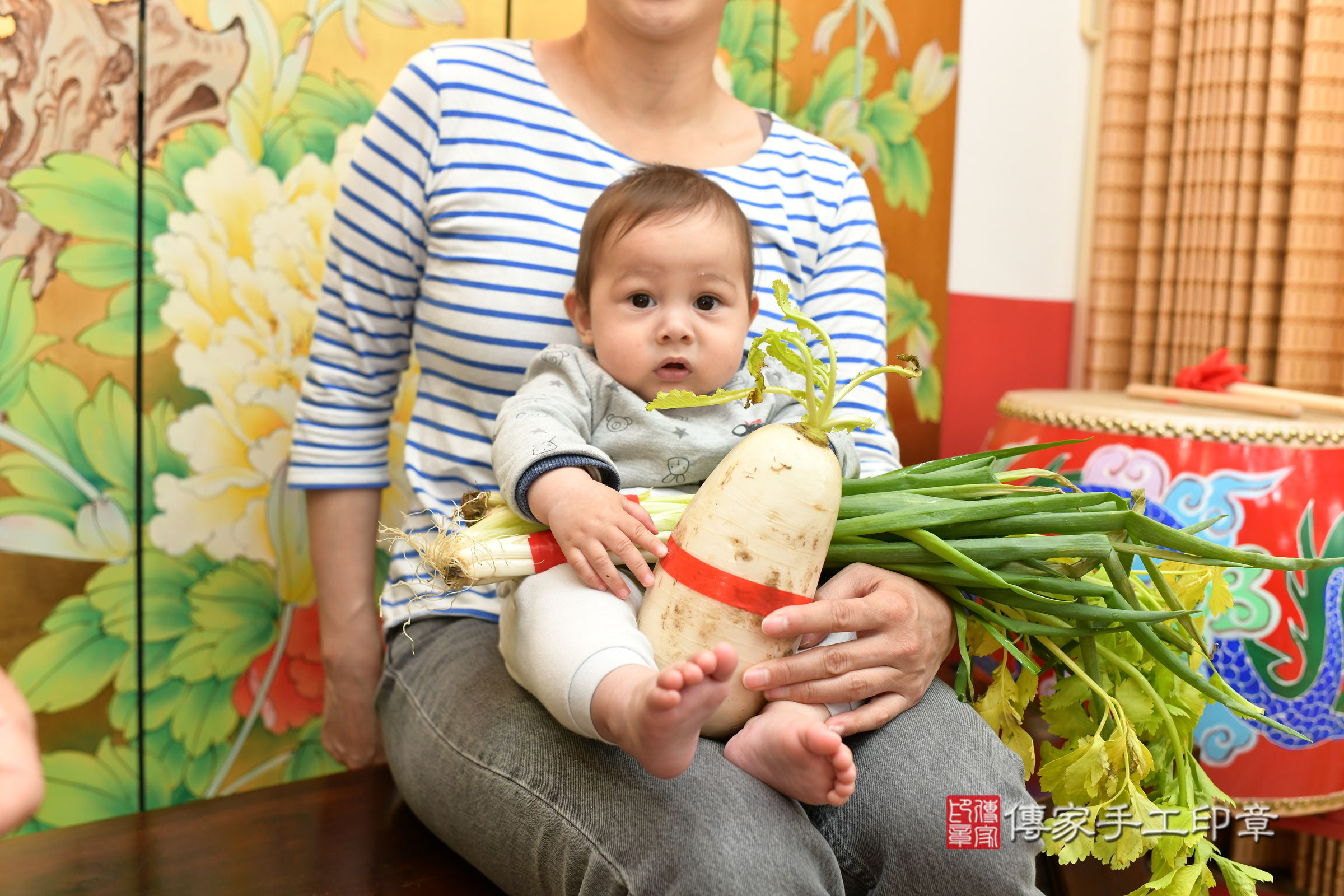 小澔寶寶(台北市大同區嬰兒寶寶滿月剃頭理髮、嬰兒剃胎毛儀式吉祥話)。中國風會場，爸媽寶貝穿「日中韓」古裝禮服。專業拍照、證書。★購買「臍帶章、肚臍章、胎毛筆刷印章」贈送：剃頭、收涎、抓周，三選一。2024.3.19，照片14