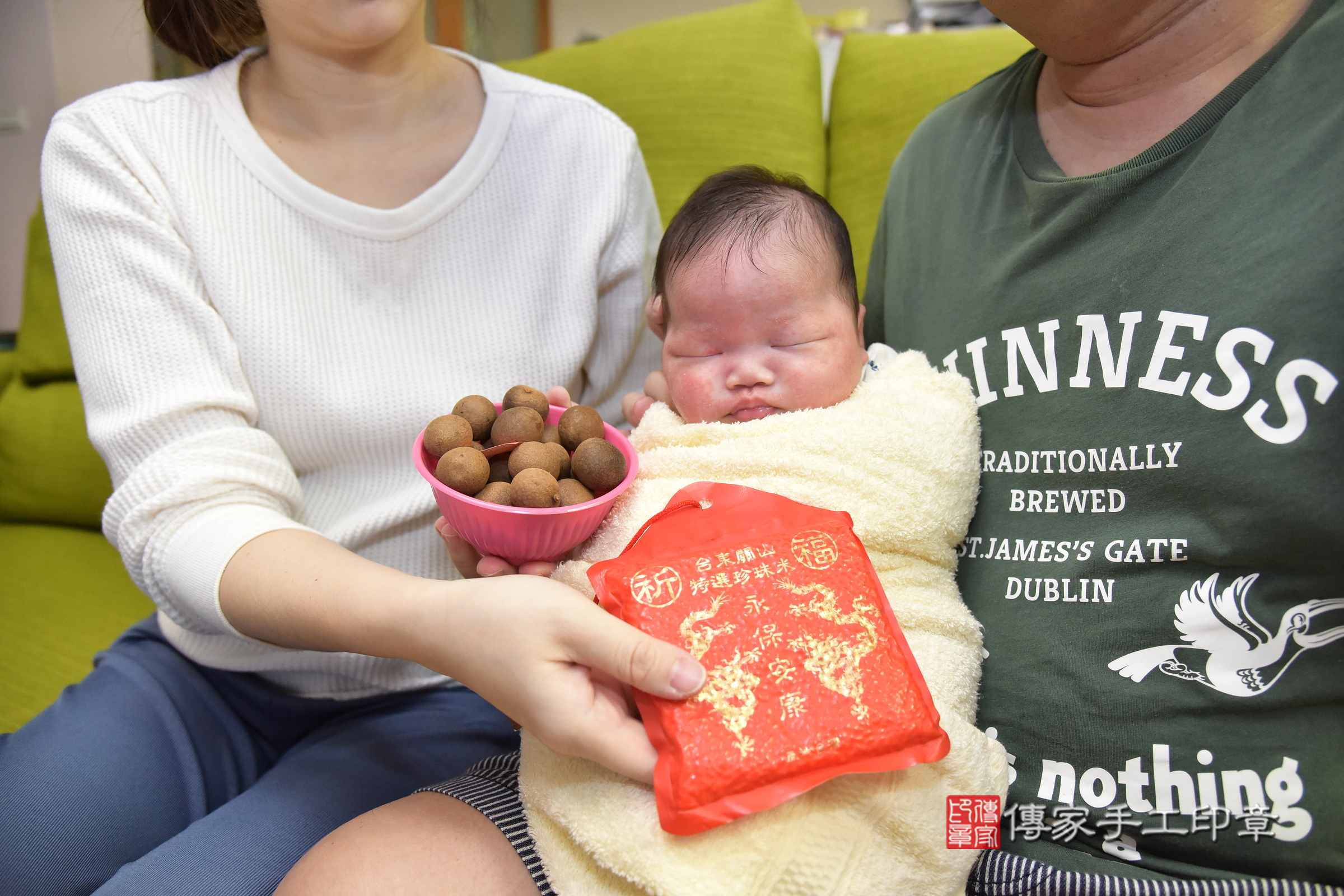 小希寶寶(新北市永和區到府嬰兒小希寶寶滿月剃頭理髮、到府嬰兒剃胎毛儀式吉祥話)。到府剃頭剃胎毛主持、專業拍照、證書。★購買「臍帶章、肚臍章、胎毛筆刷印章」贈送：剃頭、收涎、抓周，三選一。2024.3.23，照片5