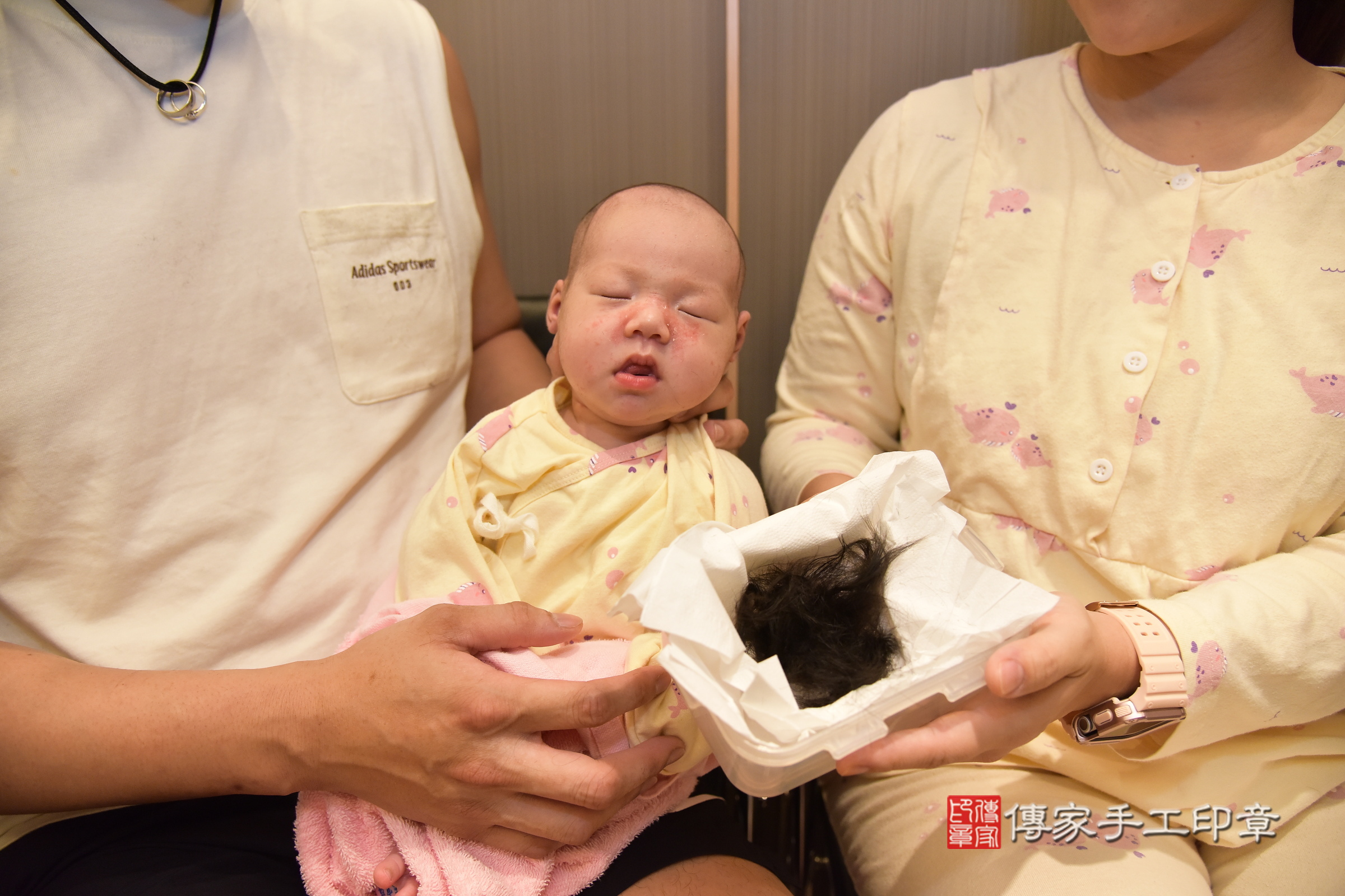 小芙寶寶(新北市板橋區到府嬰兒小芙寶寶滿月剃頭理髮、到府嬰兒剃胎毛儀式吉祥話)。到府剃頭剃胎毛主持、專業拍照、證書。★購買「臍帶章、肚臍章、胎毛筆刷印章」贈送：剃頭、收涎、抓周，三選一。2024.3.26，照片13