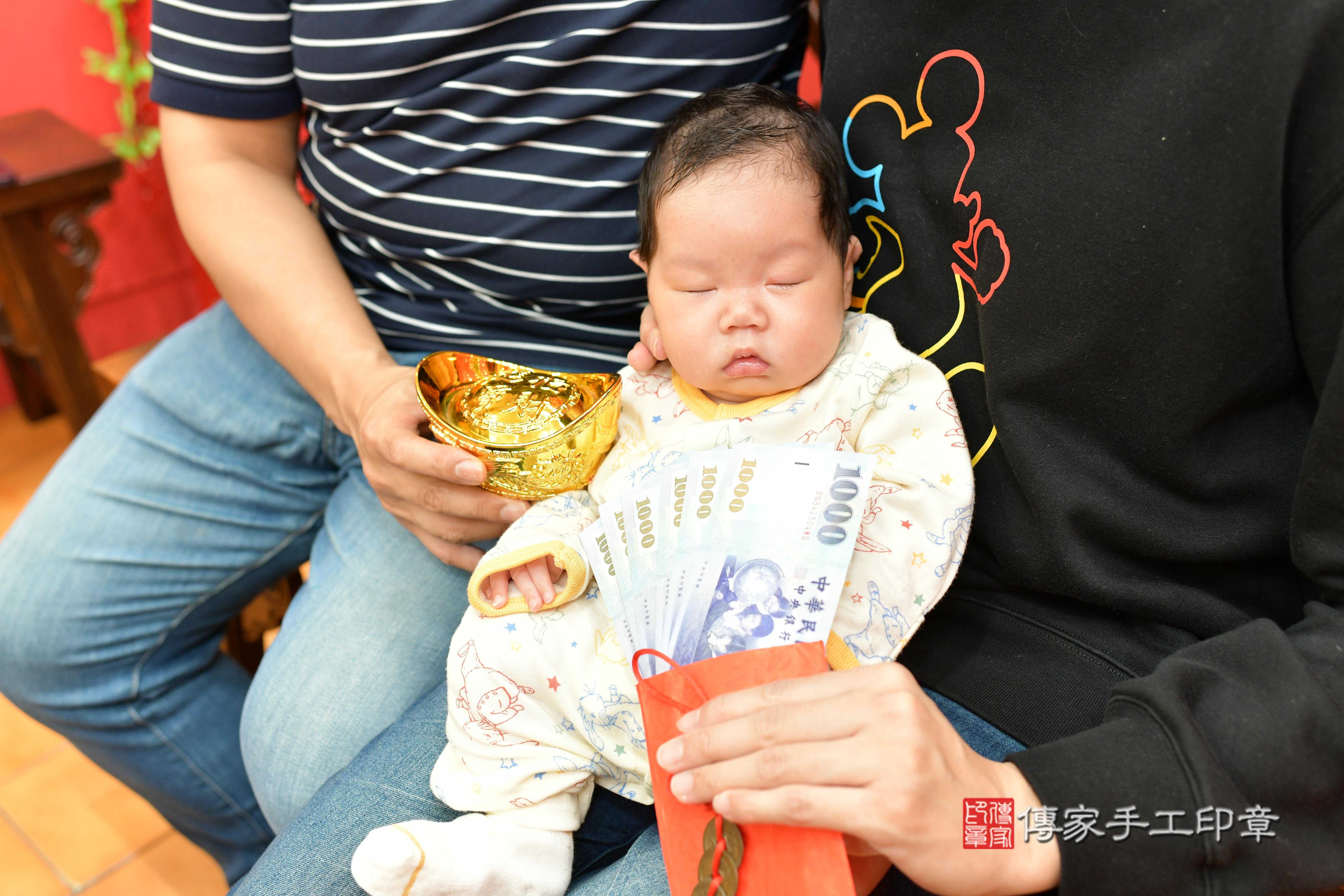 傳家手工印章桃園店、抓周、度脺、中國風會場、傳家嬰兒古禮、吉祥話、抓周道具物品24種、拍照。抓周證書。寶寶抓周、滿周歲、生日快樂、祝福