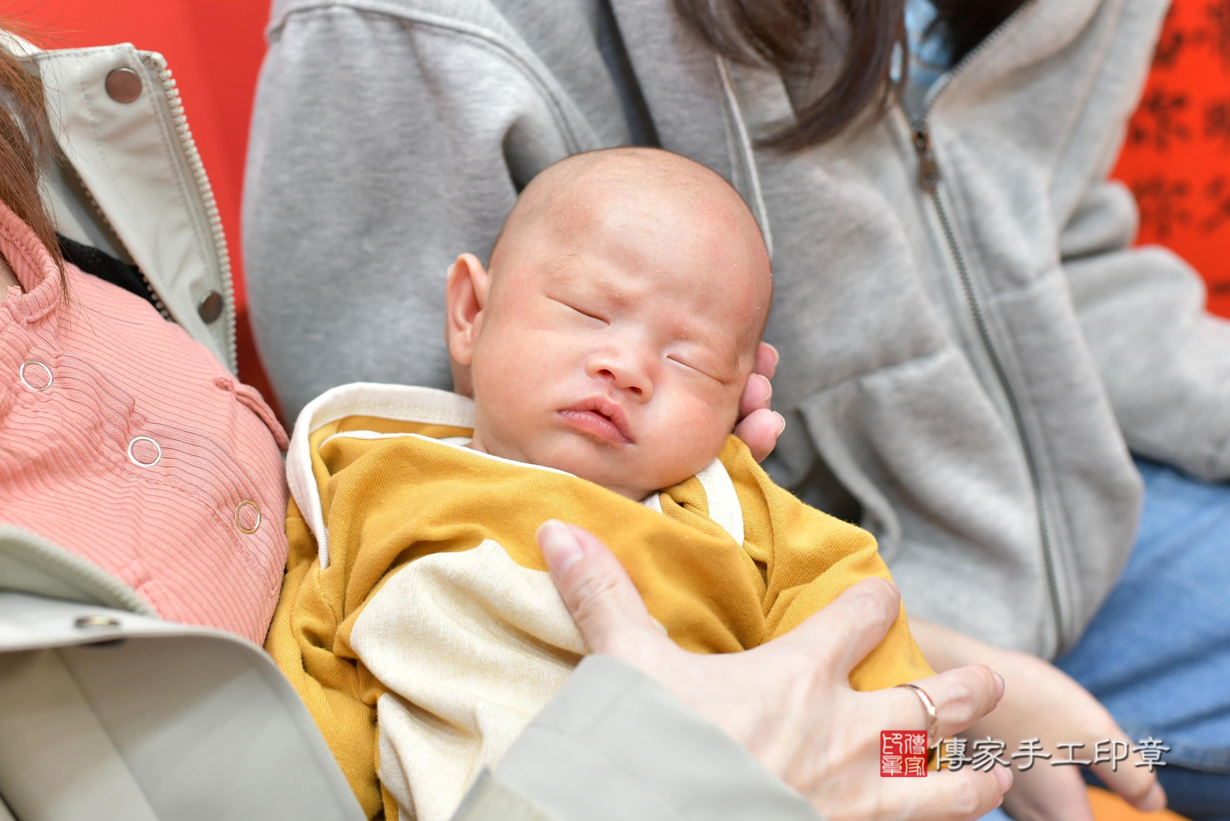 傳家手工印章桃園店、抓周、度脺、中國風會場、傳家嬰兒古禮、吉祥話、抓周道具物品24種、拍照。抓周證書。寶寶抓周、滿周歲、生日快樂、祝福