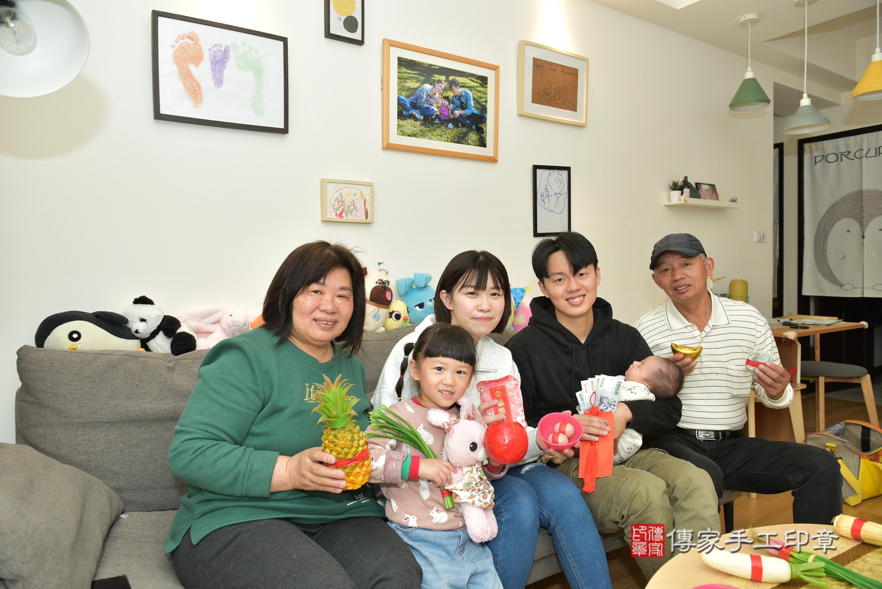 傳家手工印章桃園店、抓周、度脺、中國風會場、傳家嬰兒古禮、吉祥話、抓周道具物品24種、拍照。抓周證書。寶寶抓周、滿周歲、生日快樂、祝福