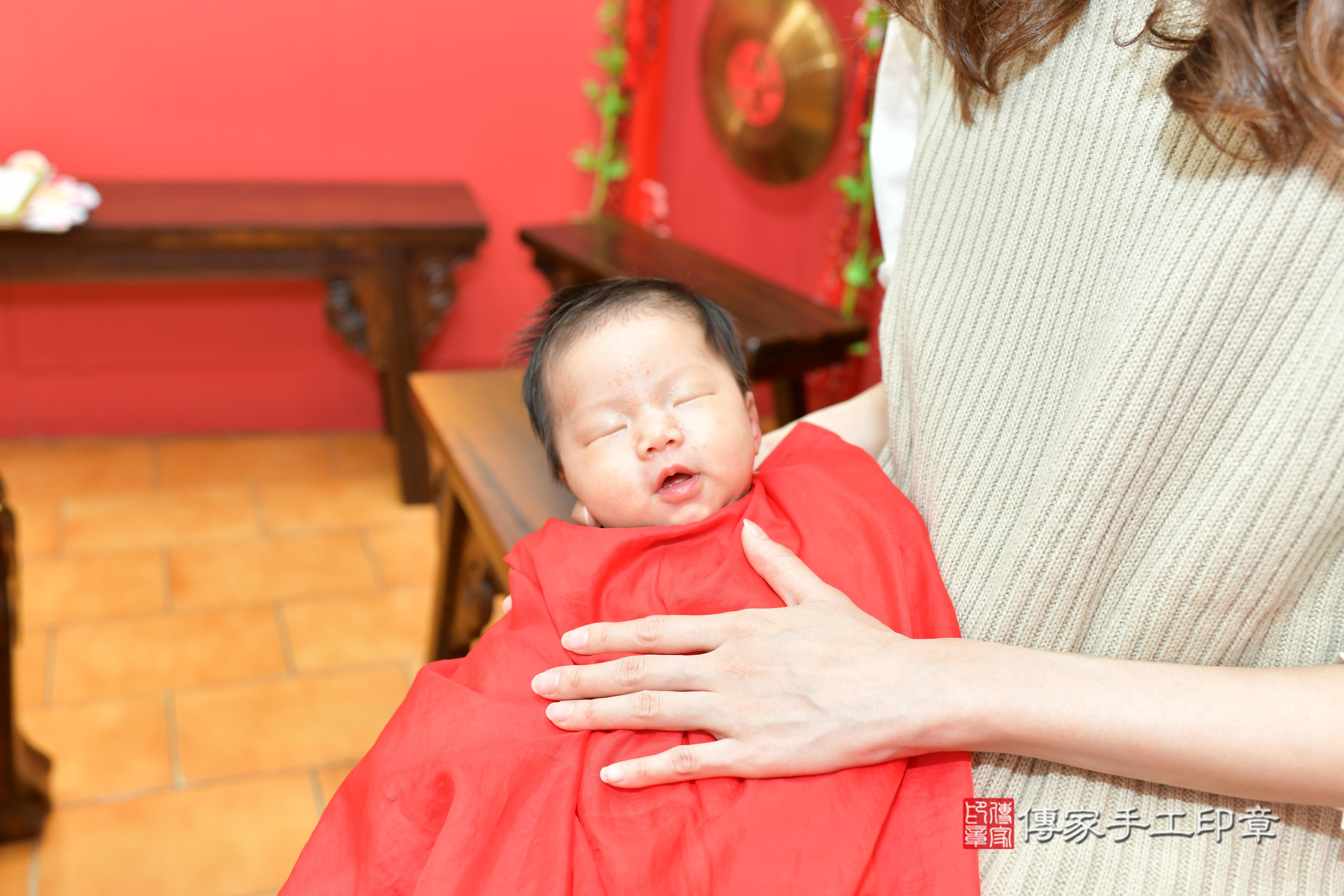 傳家手工印章桃園店、抓周、度脺、中國風會場、傳家嬰兒古禮、吉祥話、抓周道具物品24種、拍照。抓周證書。寶寶抓周、滿周歲、生日快樂、祝福