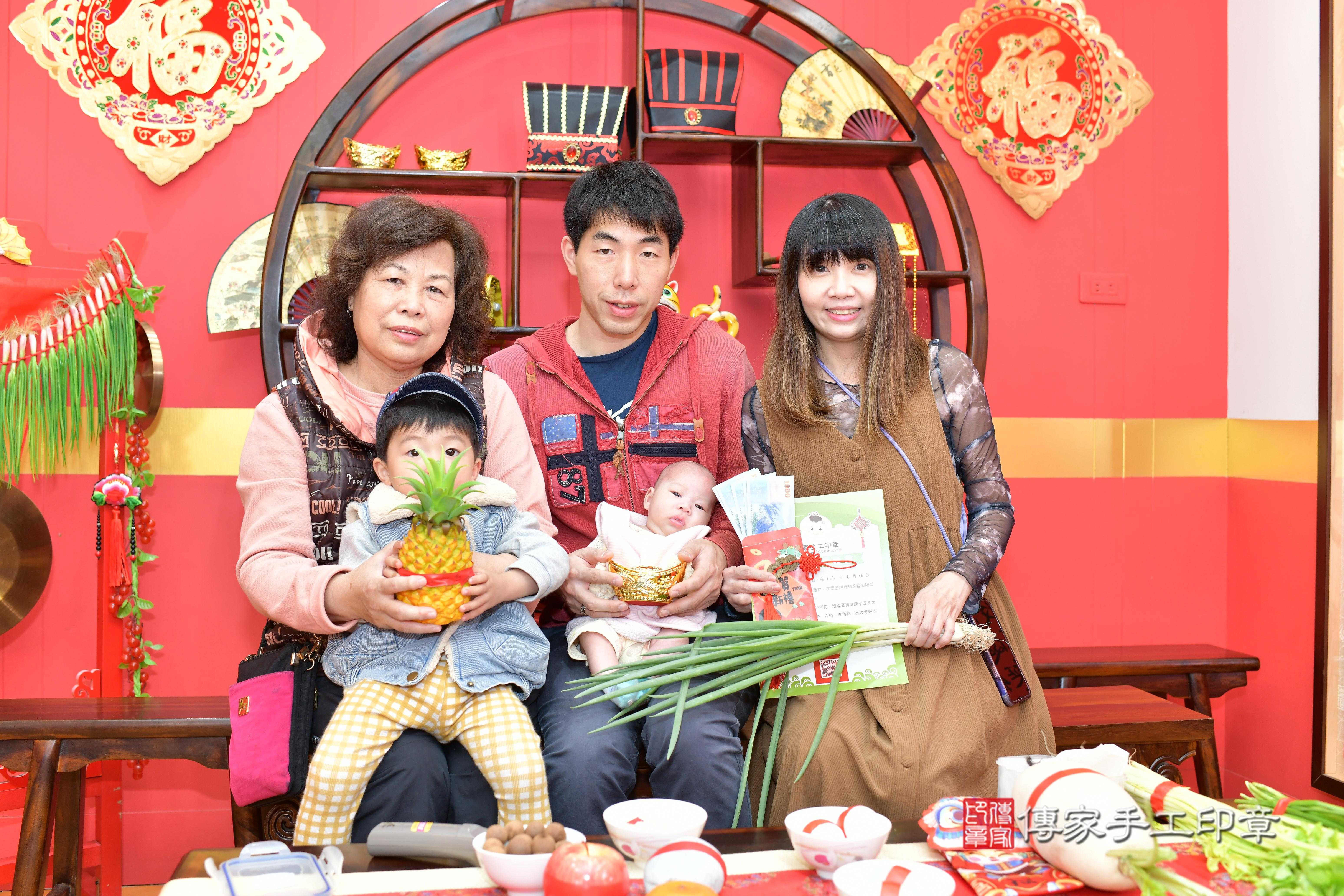 傳家手工印章桃園店、抓周、度脺、中國風會場、傳家嬰兒古禮、吉祥話、抓周道具物品24種、拍照。抓周證書。寶寶抓周、滿周歲、生日快樂、祝福