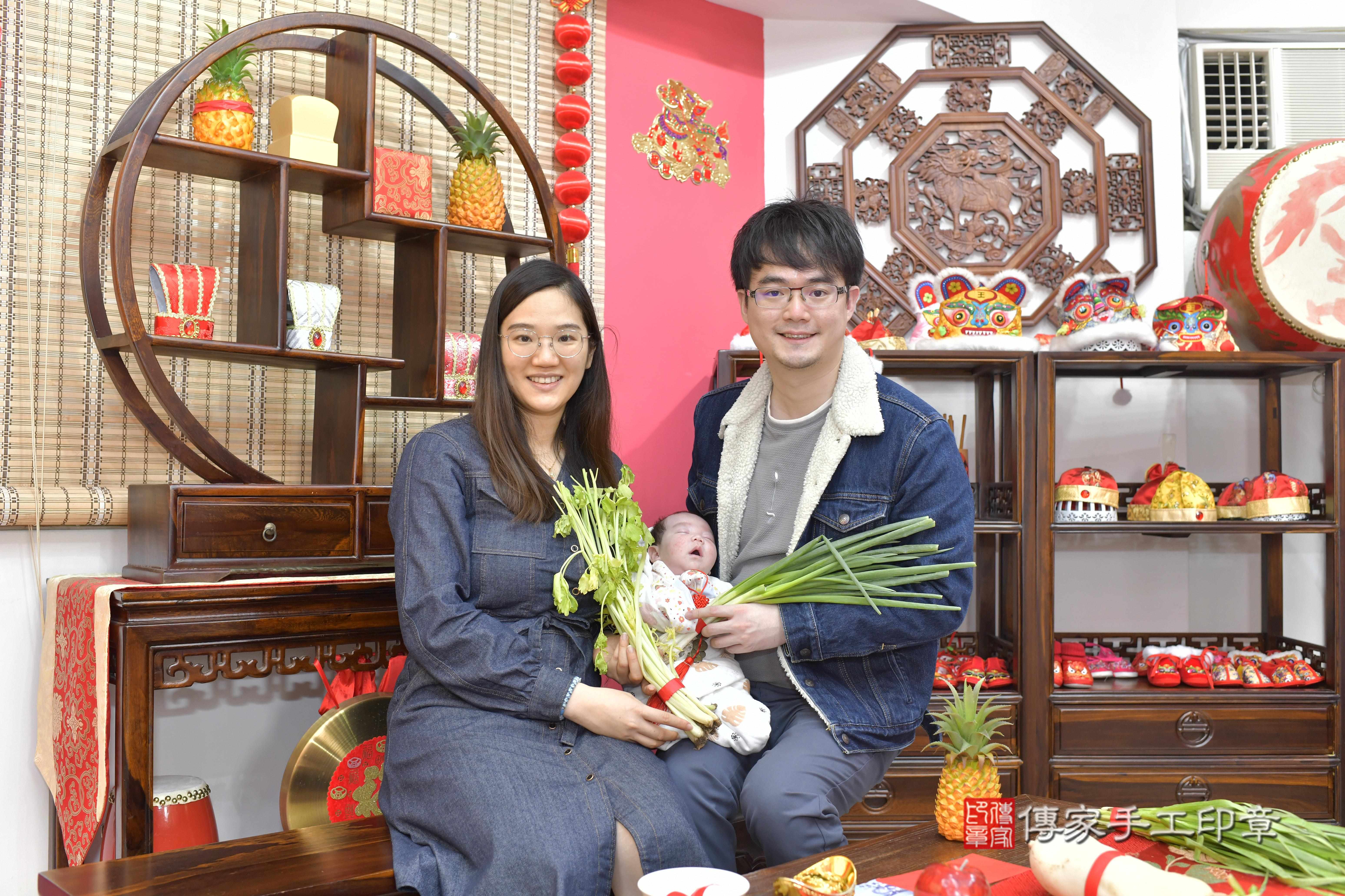 傳家手工印章新竹店、抓周、度脺、中國風會場、傳家嬰兒古禮、吉祥話、抓周道具物品24種、拍照。抓周證書。寶寶抓周、滿周歲、生日快樂、祝福