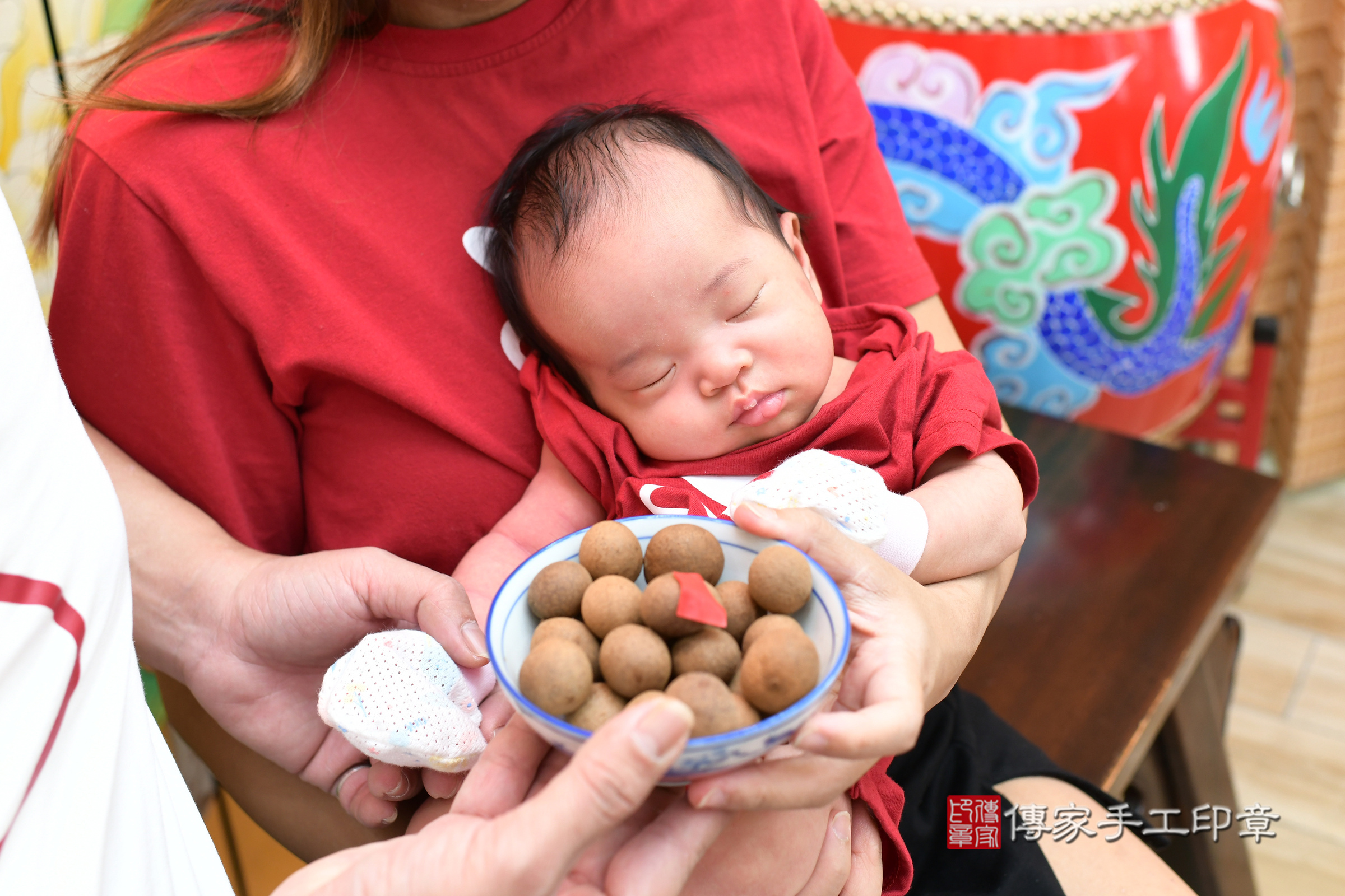 芮芮寶寶(台北市大同區嬰兒寶寶滿月剃頭理髮、嬰兒剃胎毛儀式吉祥話)。中國風會場，爸媽寶貝穿「日中韓」古裝禮服。專業拍照、證書。★購買「臍帶章、肚臍章、胎毛筆刷印章」贈送：剃頭、收涎、抓周，三選一。2024.3.23，照片11