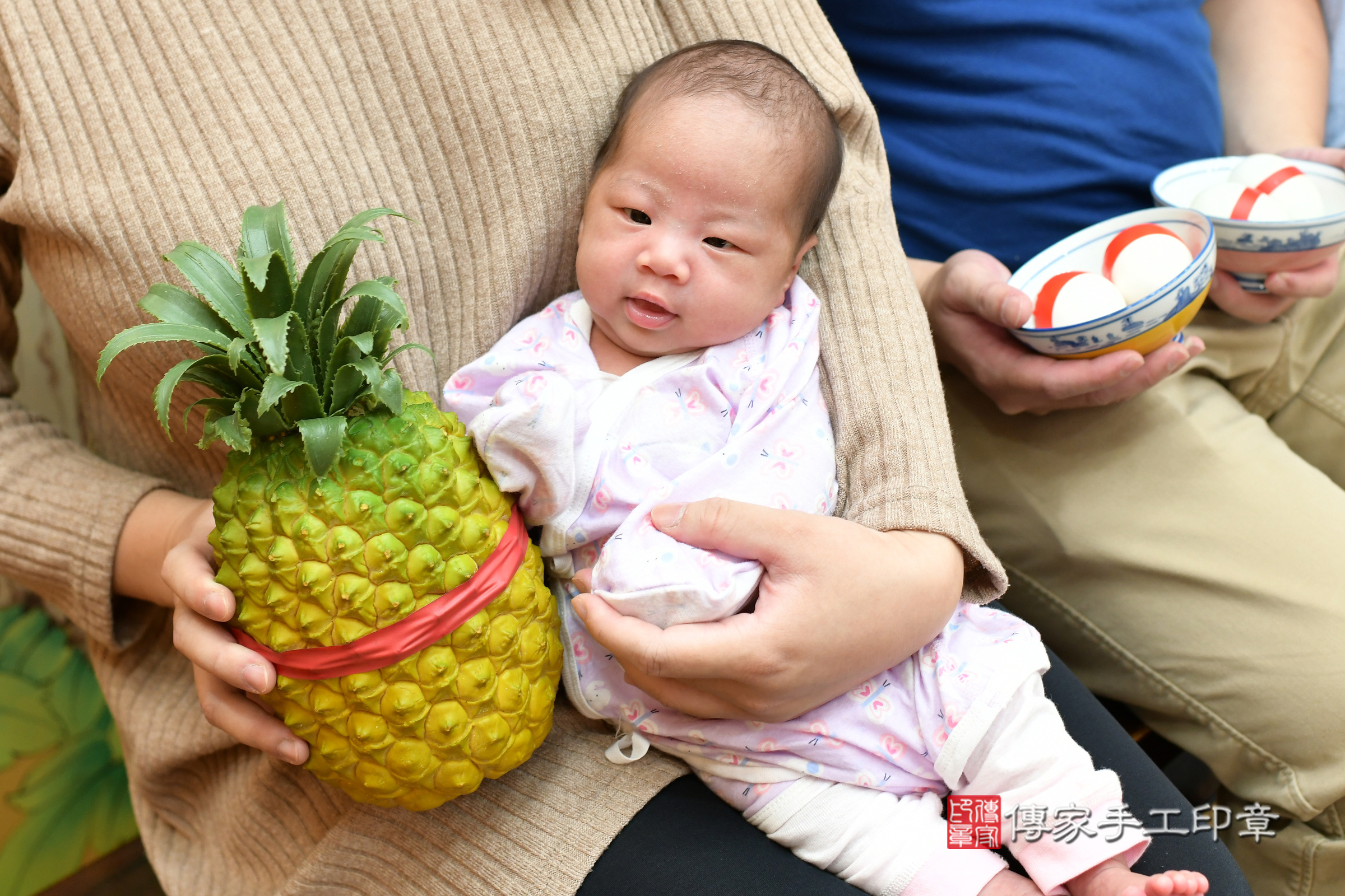 沛沛寶寶(台北市大同區嬰兒寶寶滿月剃頭理髮、嬰兒剃胎毛儀式吉祥話)。中國風會場，爸媽寶貝穿「日中韓」古裝禮服。專業拍照、證書。★購買「臍帶章、肚臍章、胎毛筆刷印章」贈送：剃頭、收涎、抓周，三選一。2024.3.31，照片12